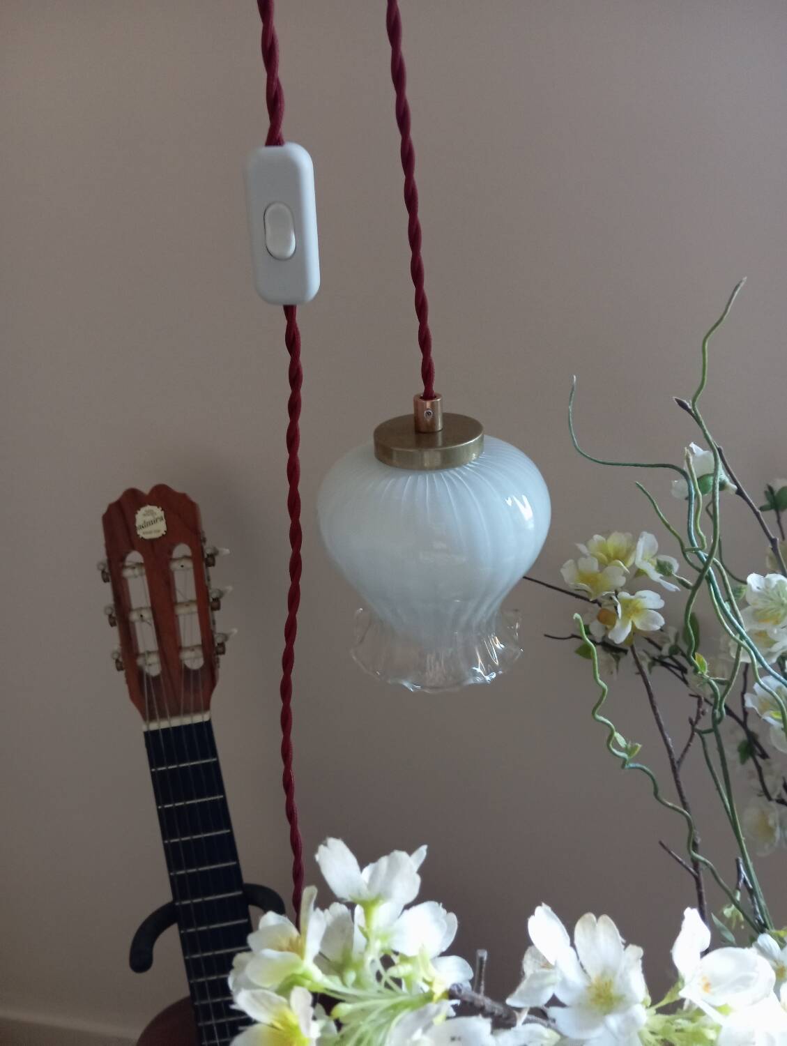 Opaline tulip mood lamp with white ruffles