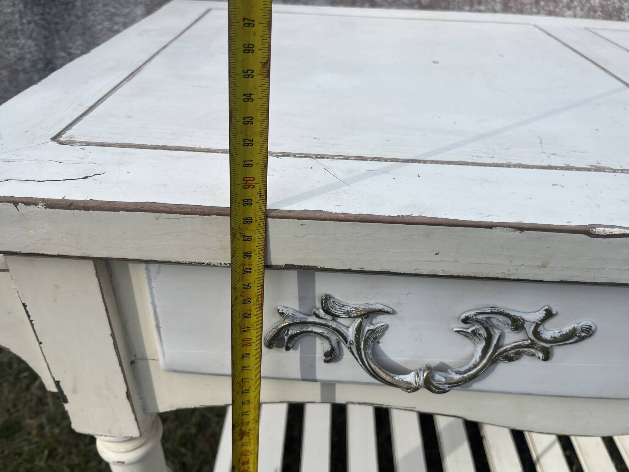 Console in painted wood, off-white patina, 3 drawers, lower shelf.