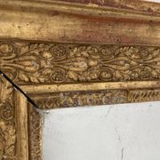 Petit miroir en bois stuqué et doré d’époque Restauration