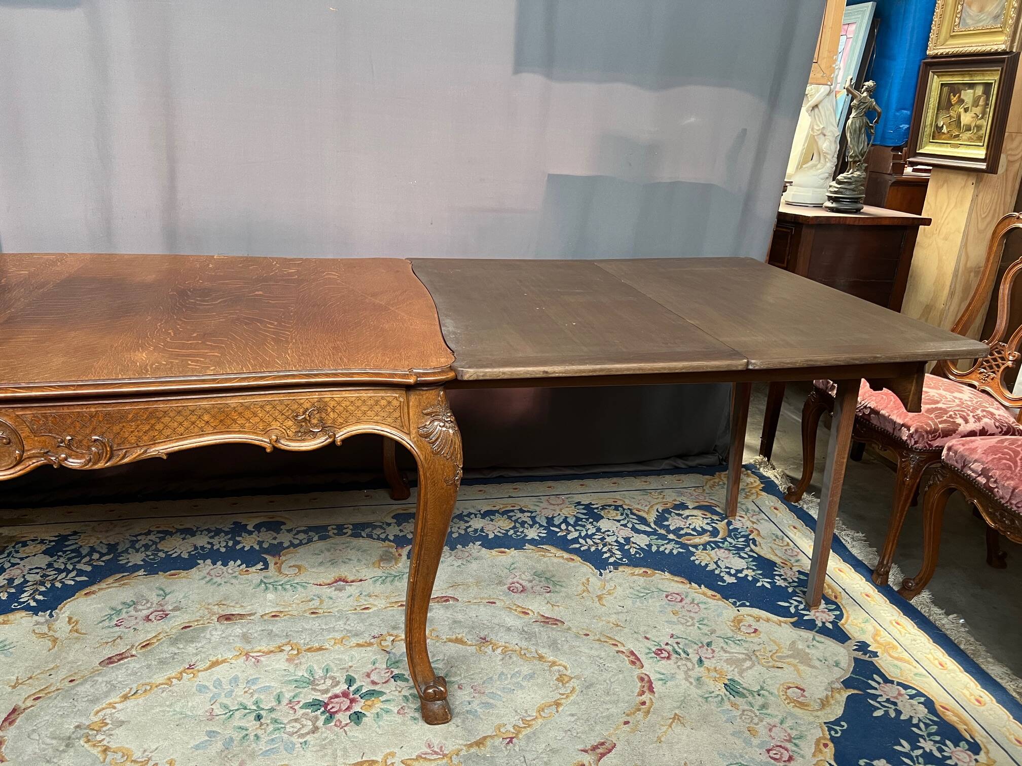 Table à manger extensible avec une longueur maximale 375 cm.