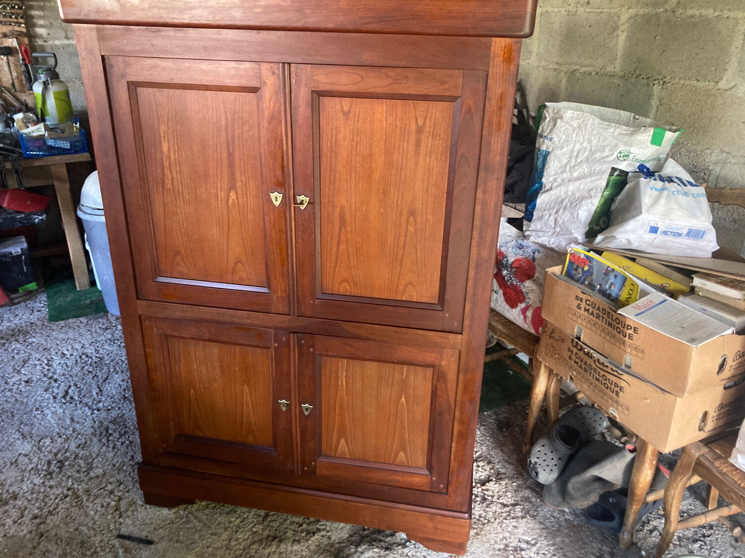Cherry wood tv stand 1 m50 high by 1m wide