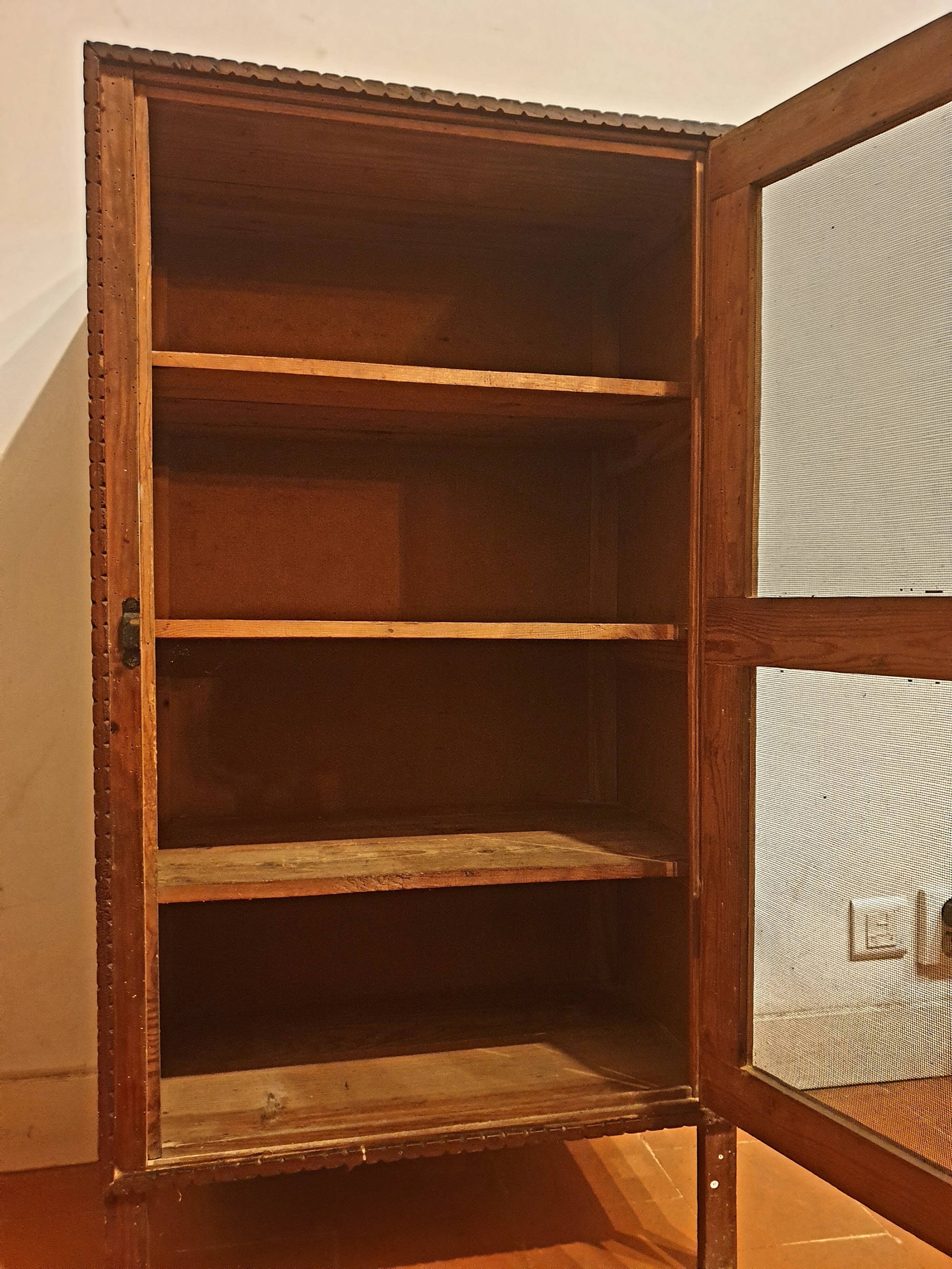 Pantry cabinet
