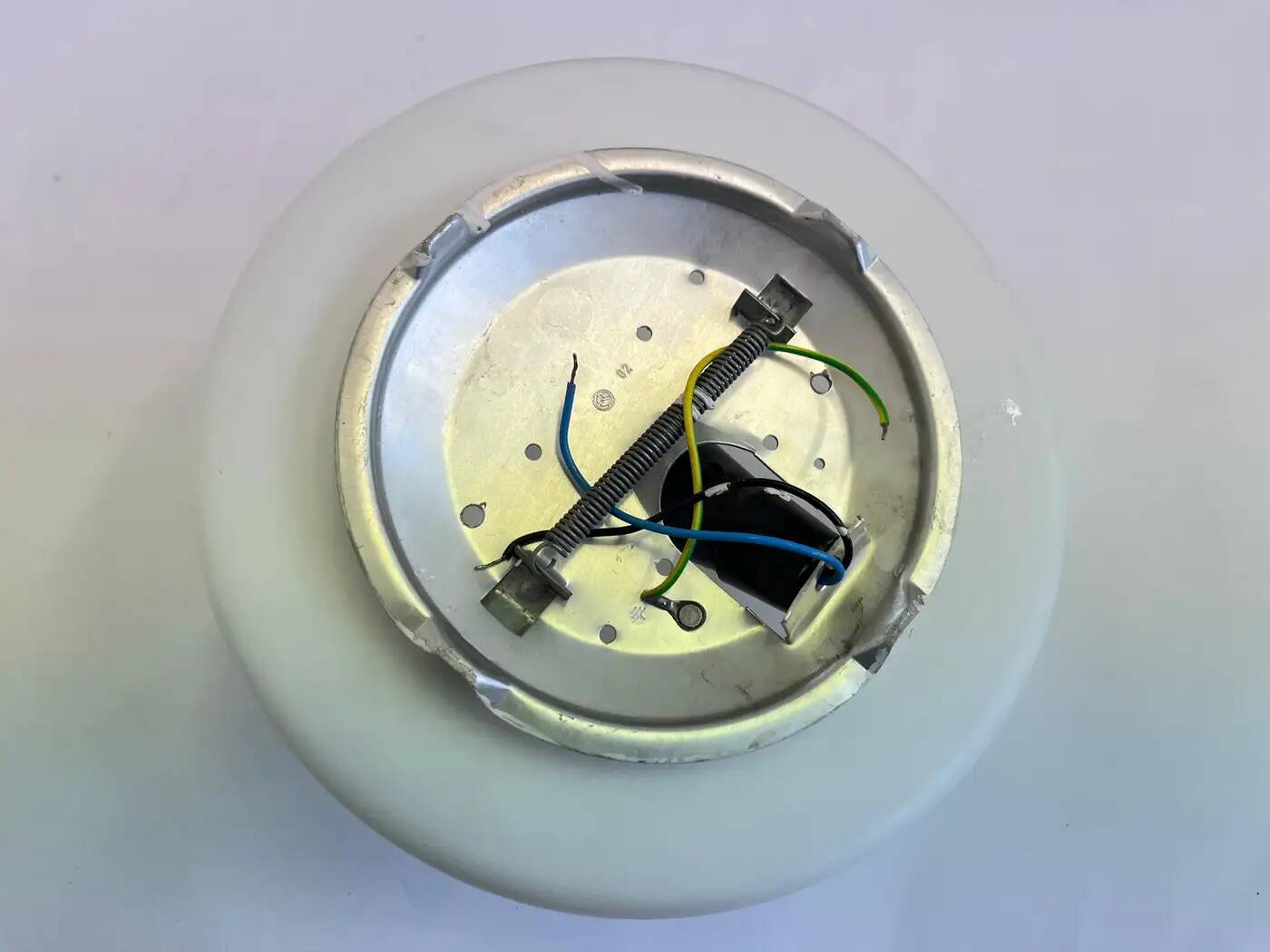 Applique ou plafonnier en verre opalin des années 50, Tchécoslovaquie