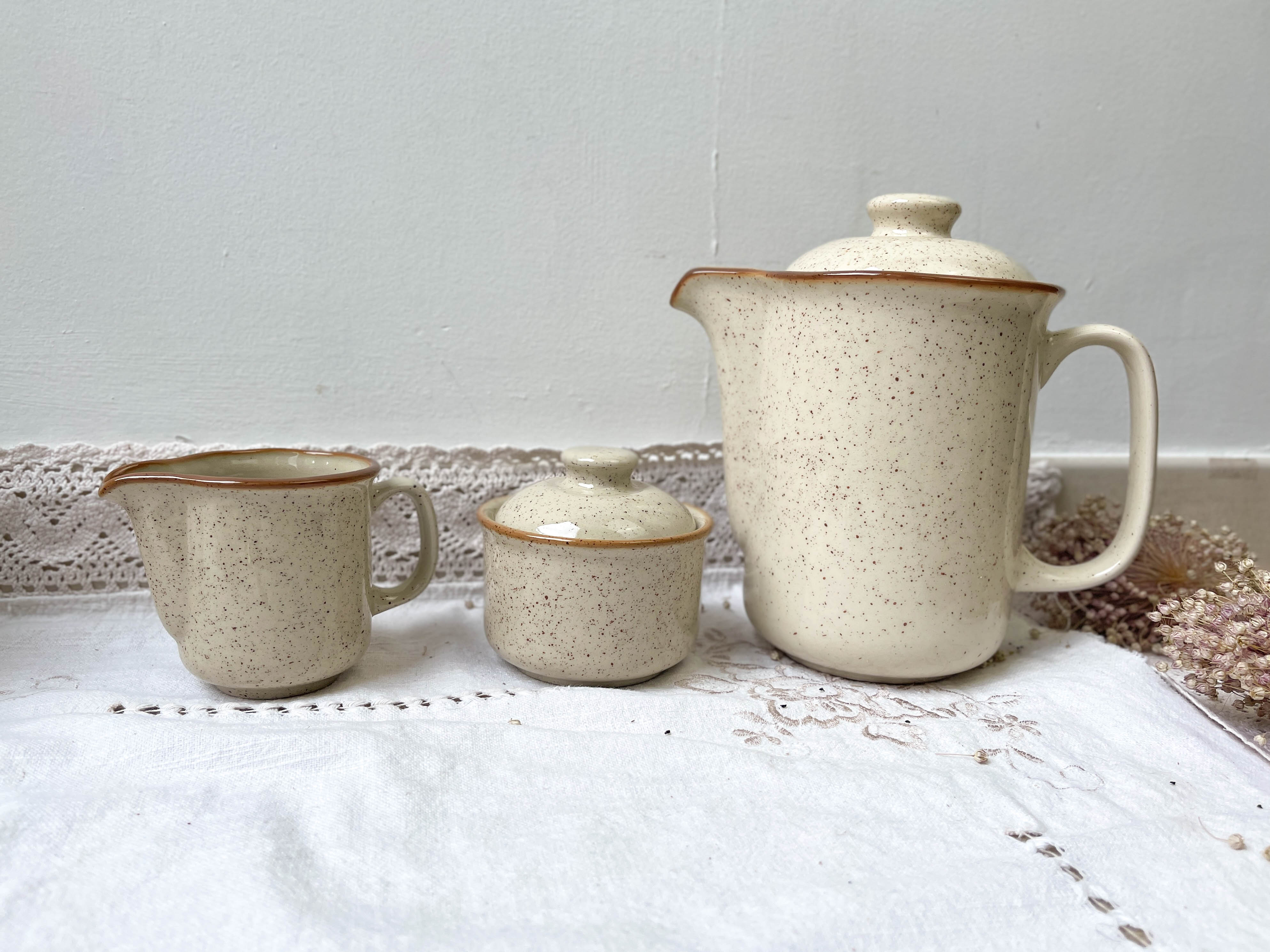Speckled sandstone coffee service