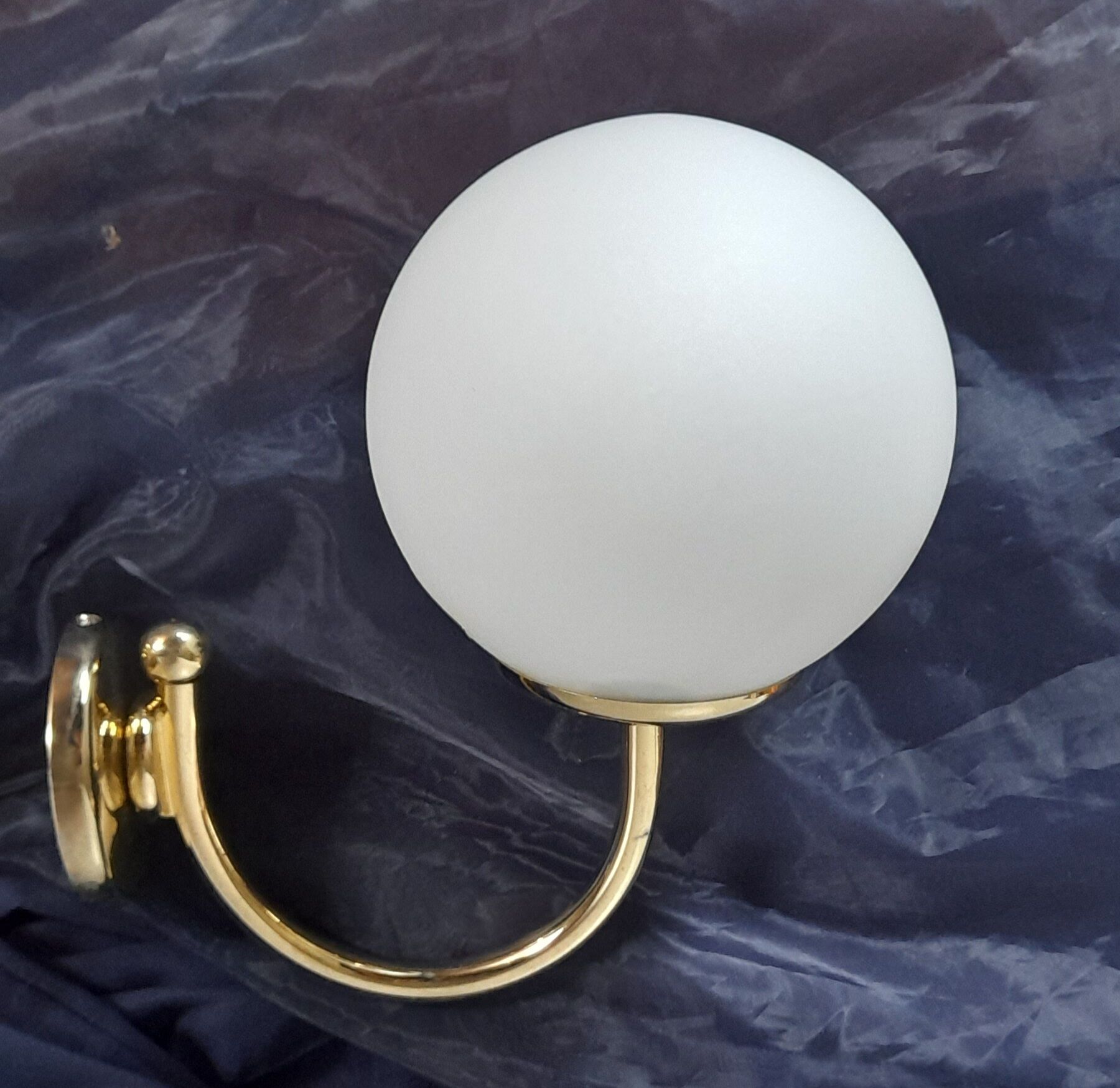 Applique murale opaline blanche métal doré Italie années 80)