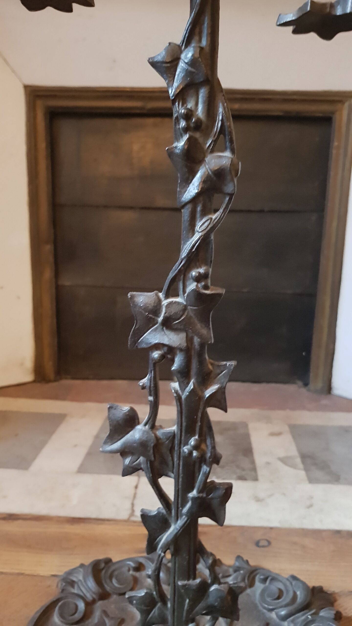 Cast iron umbrella holder