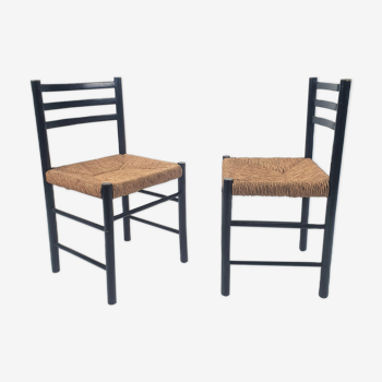 Ensemble de 2 chaises modernistes noires et de paille, années 1960