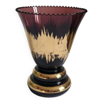 Flared vase in purple glass with a central gold motif