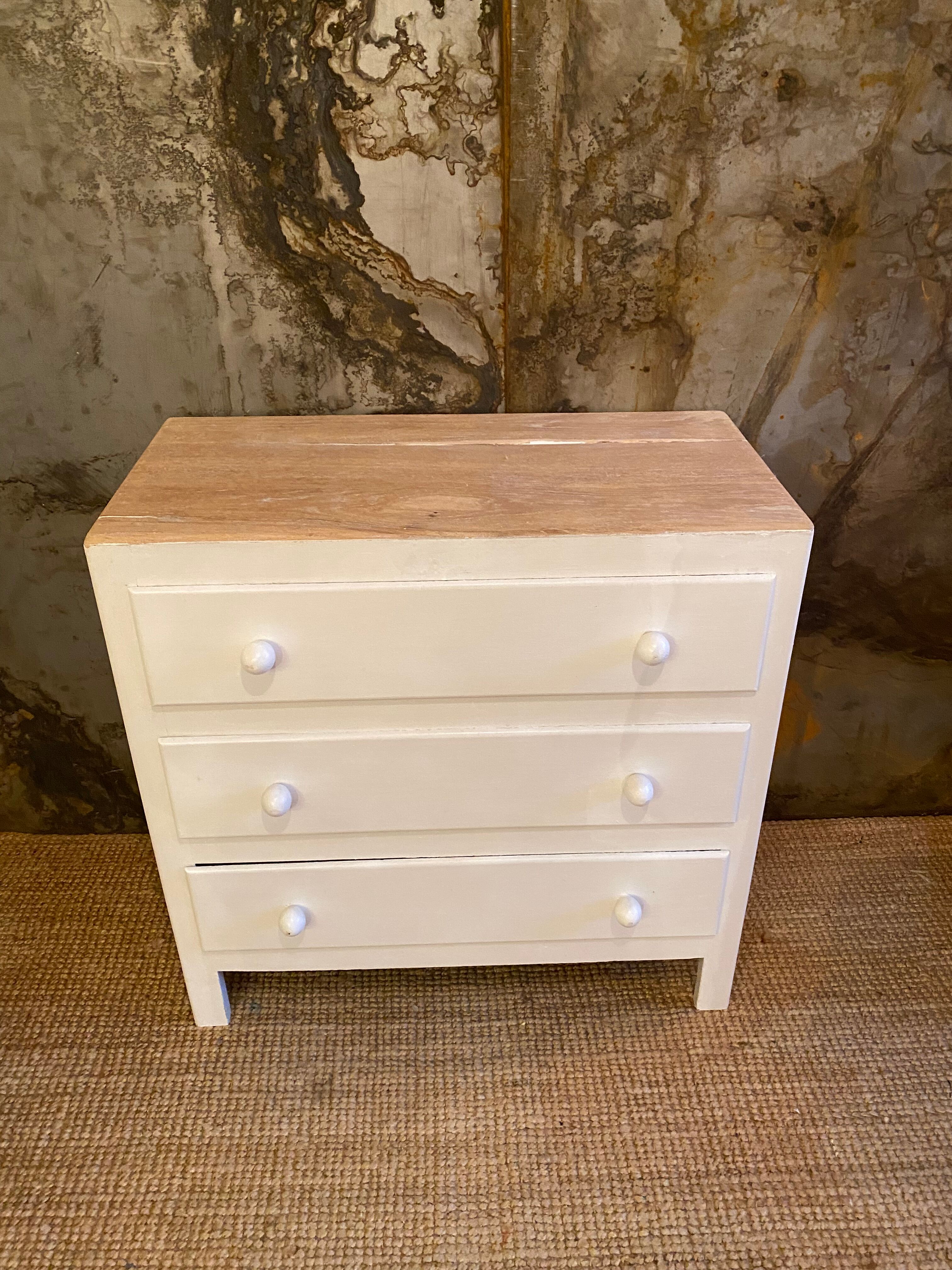 Chest of drawers raw wood & chalk white