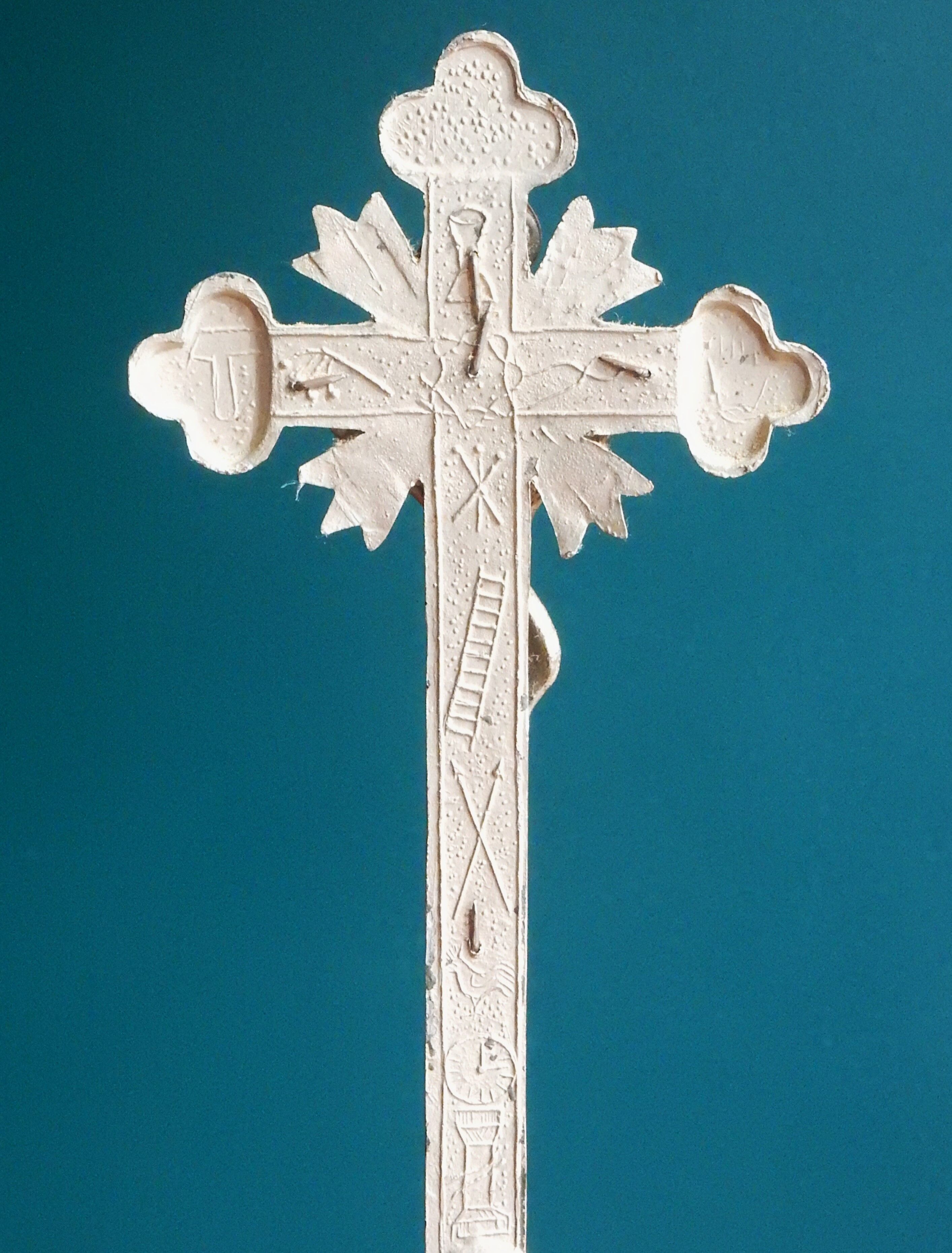 Metal table altar crucifix