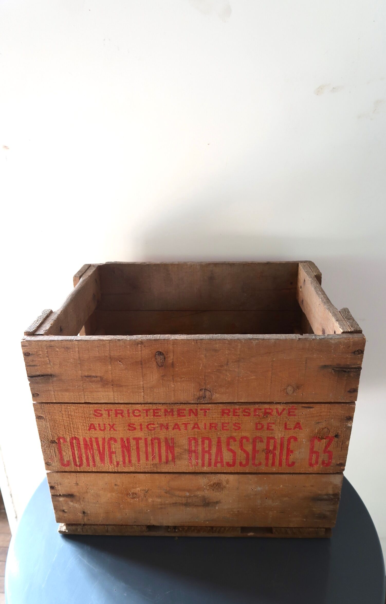 Wooden bottle locker box