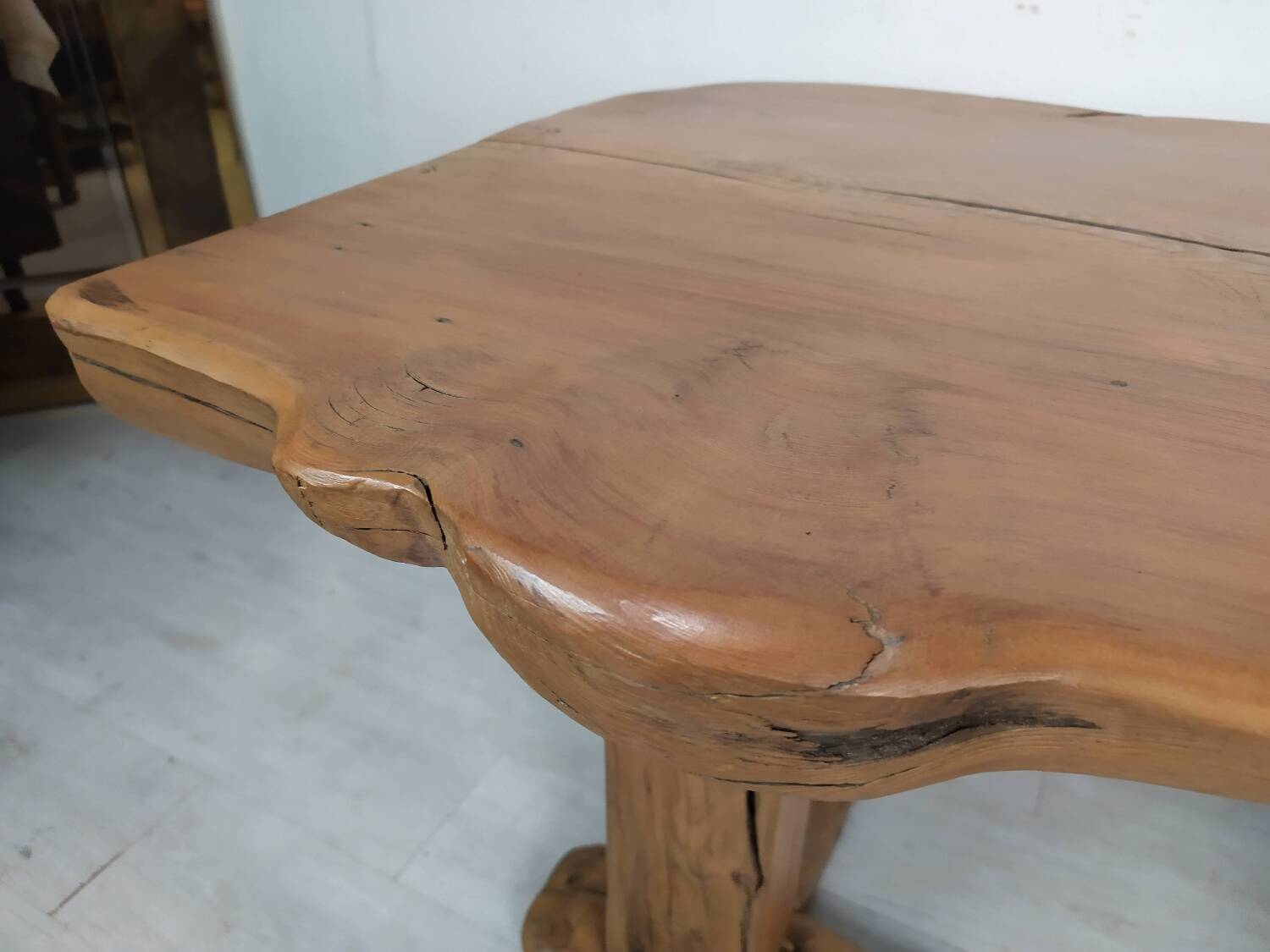 Table extérieur brutaliste