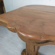 Table extérieur brutaliste