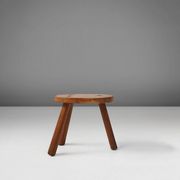 Tabouret en bois rustique sur trépied, France années 1920