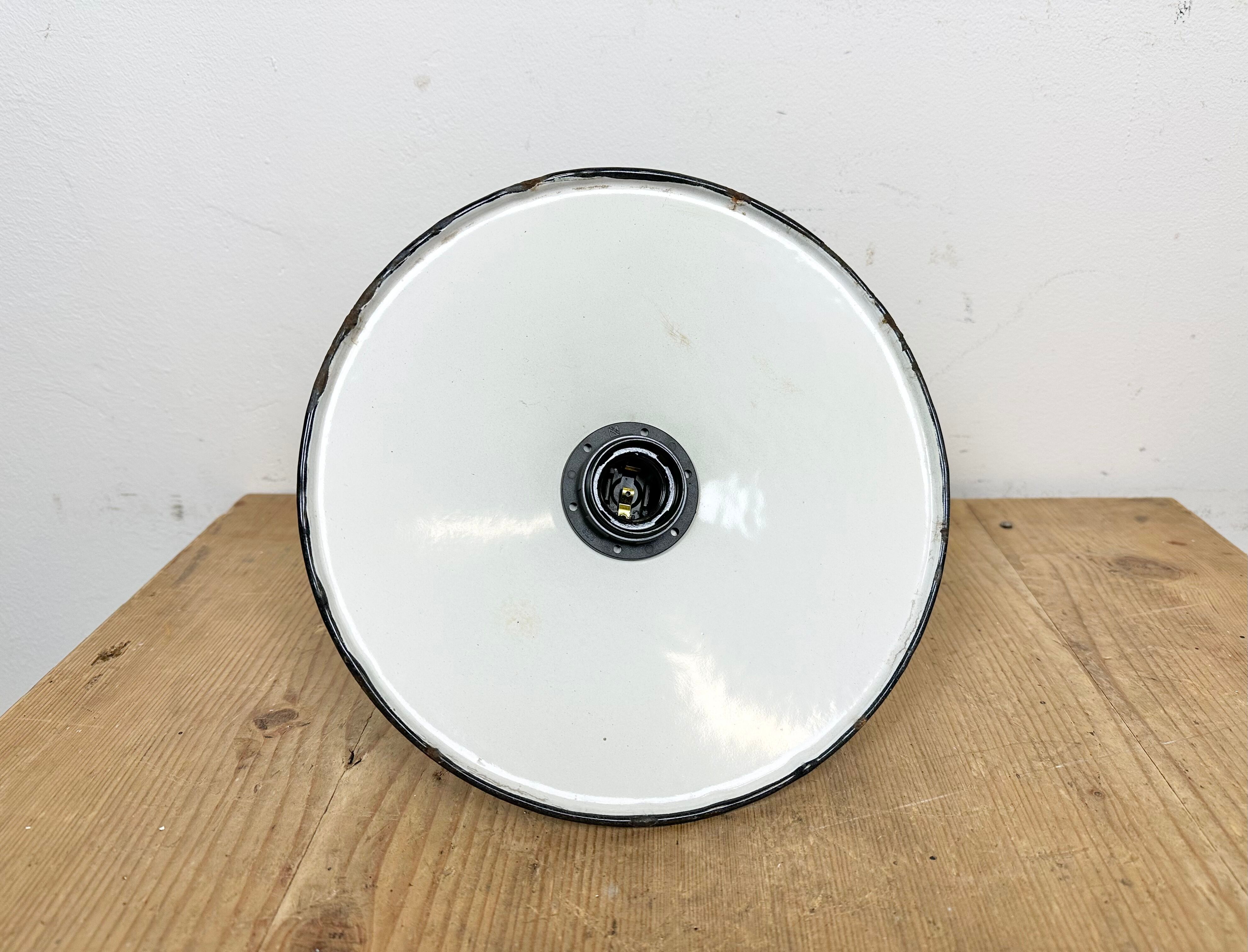 Industrial Green Enamel Pendant Lamp with Cast Aluminium Top, 1960