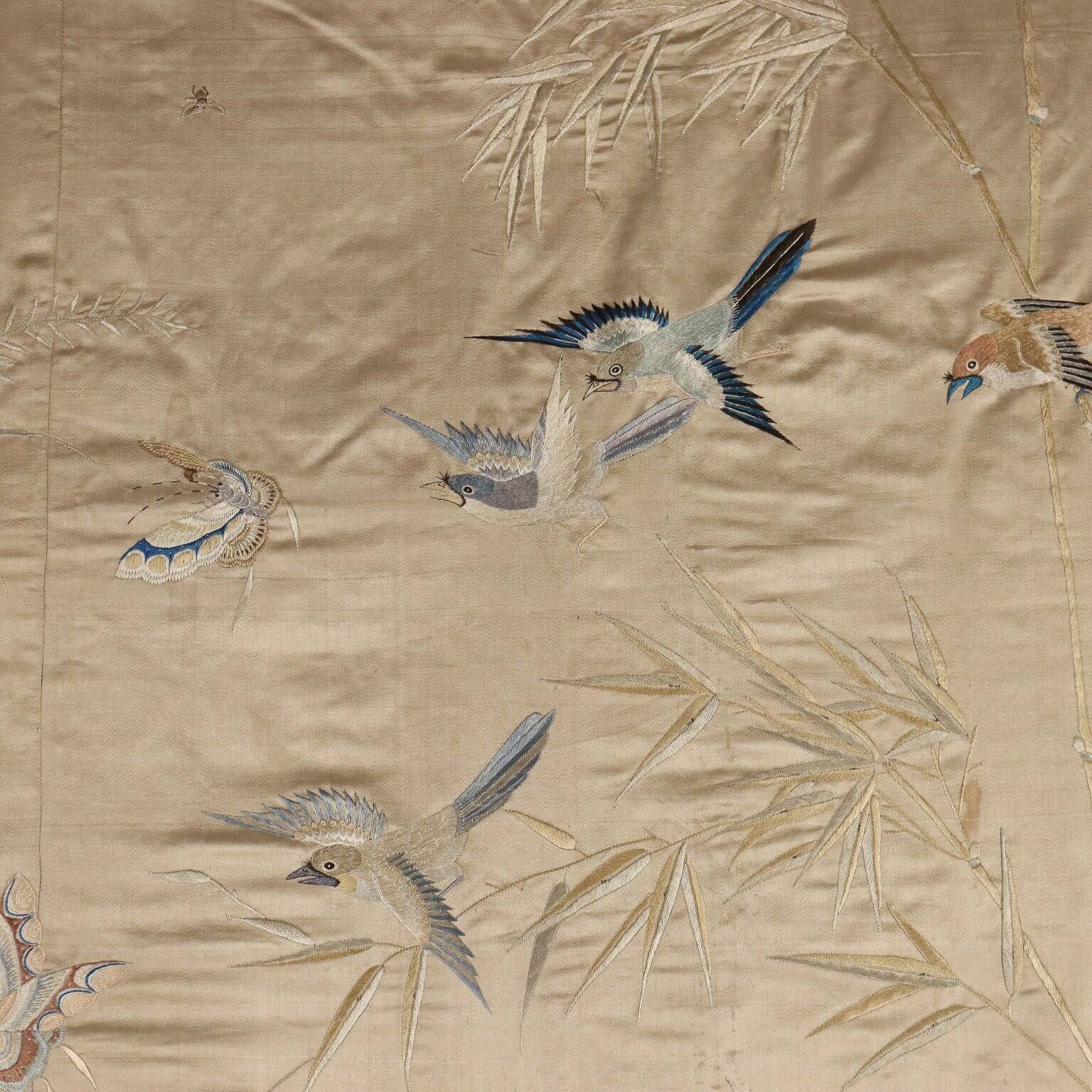Large antique screen in coloured and embroidered silk, 19th century.