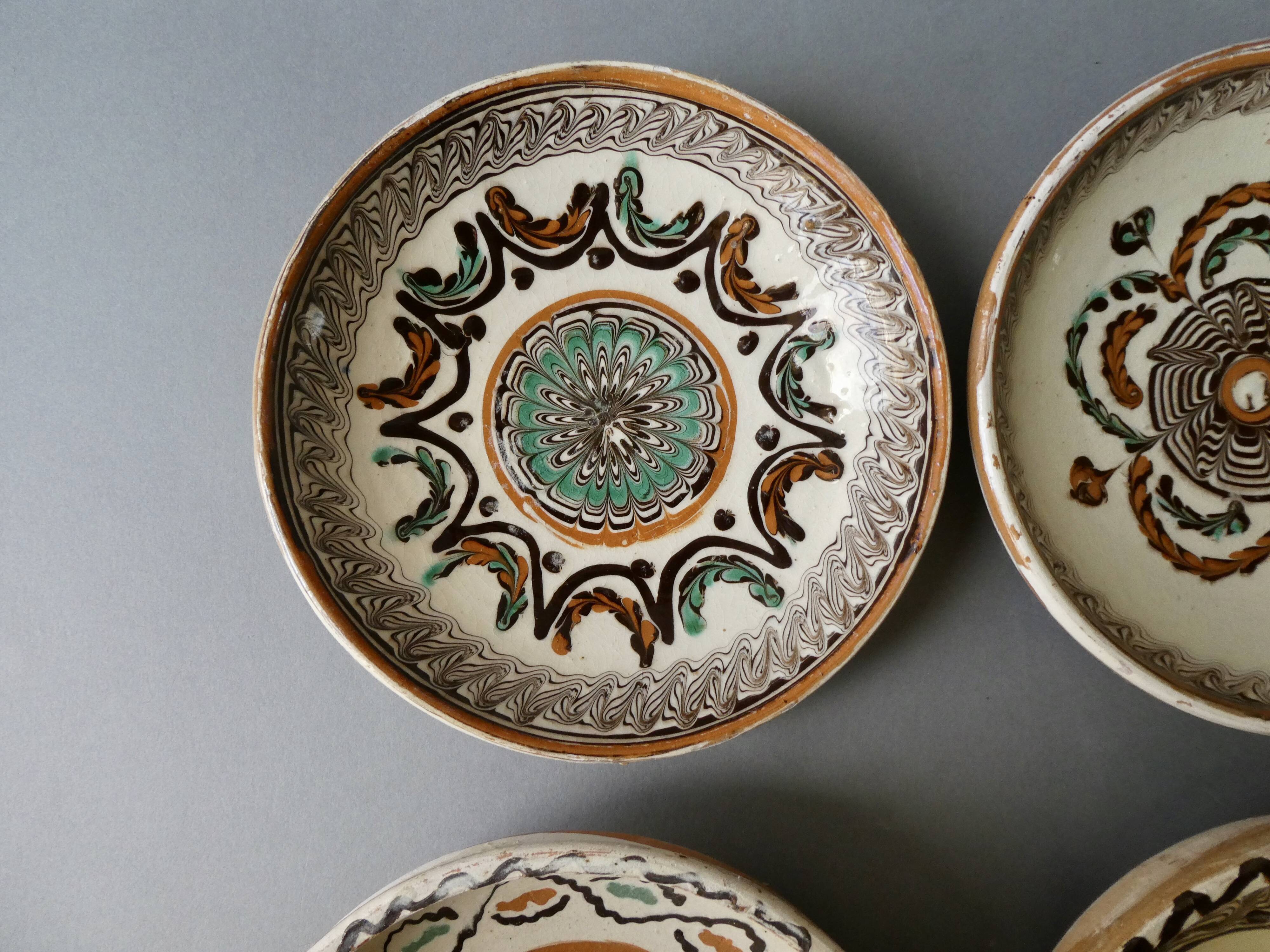 Set of 4 cups or Horezu pottery, signed