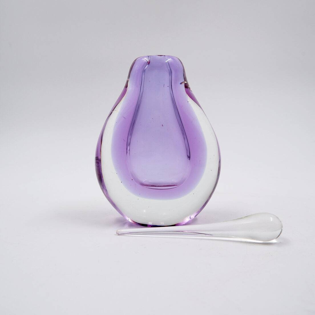 Flacon à parfum en verre soufflé violet « Sommerso »