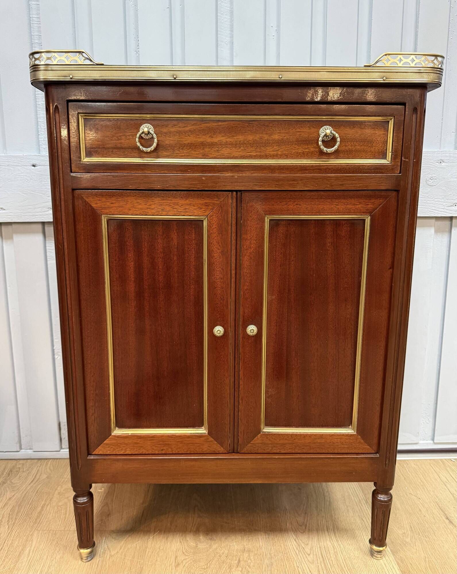 Small sideboard from the mid-century in mahogany -