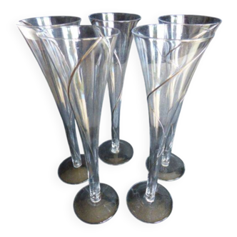 Set of 5 chic flutes with metal trim.