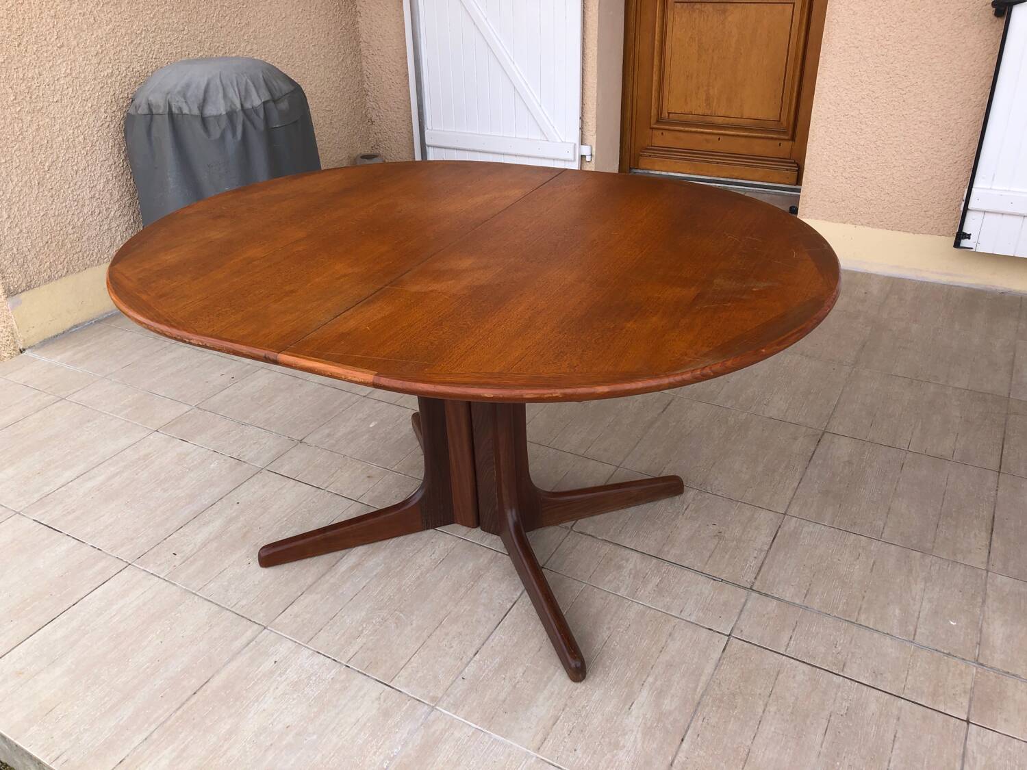 Baumann oval table in solid teak