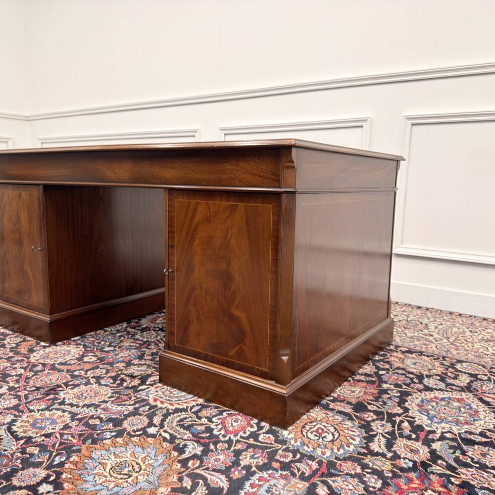 Classic English Heldense Desk