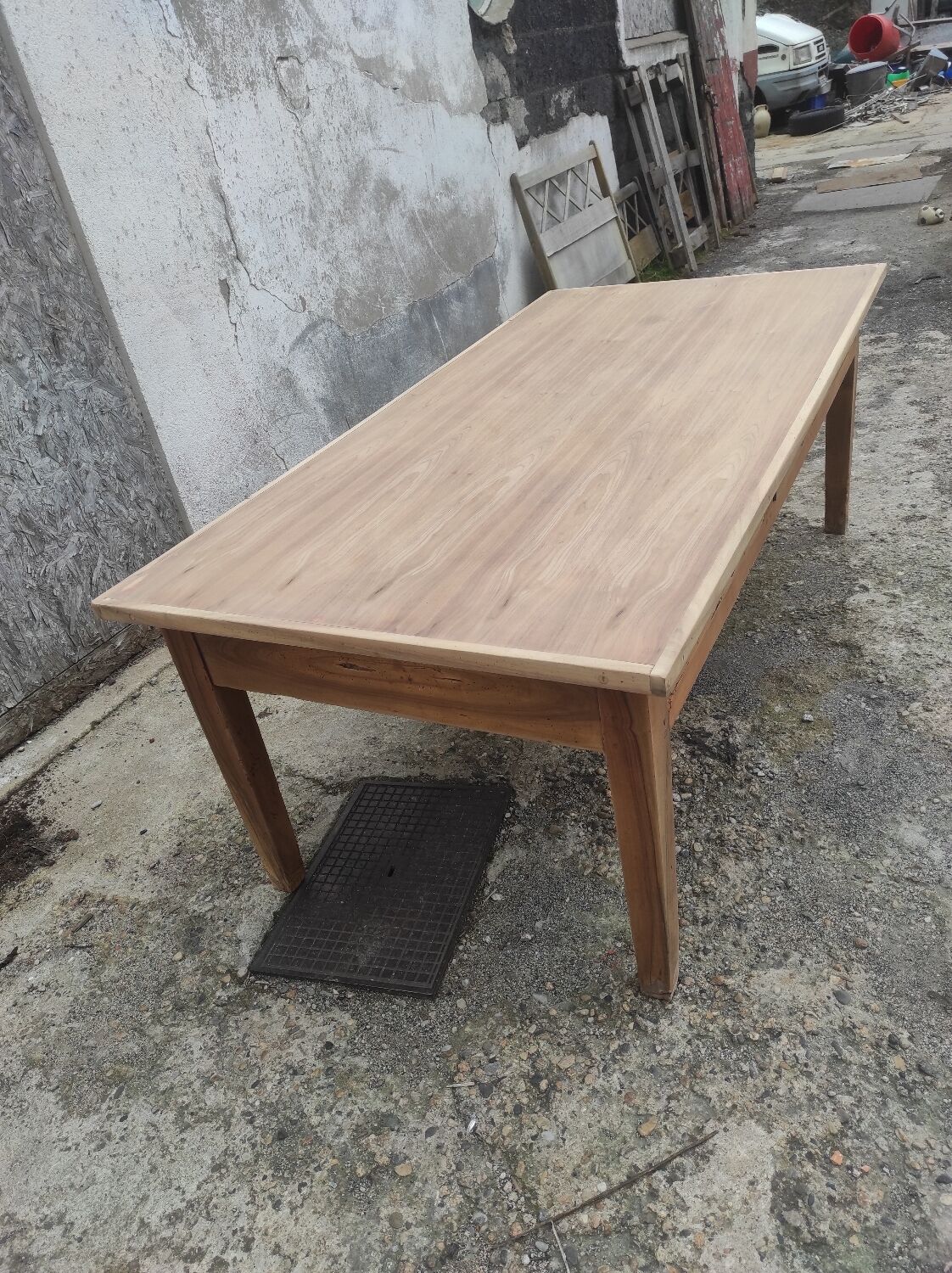 Old farmhouse table of 2x1 m and 8 places in beech and oak