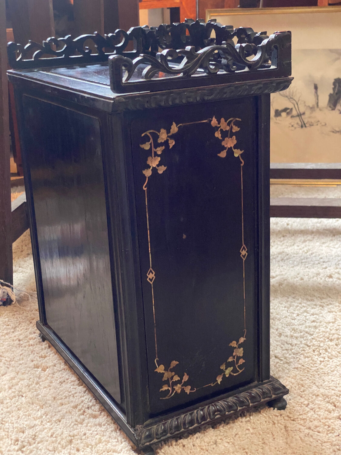 Small Asian cabinet with mother-of-pearl marquetry