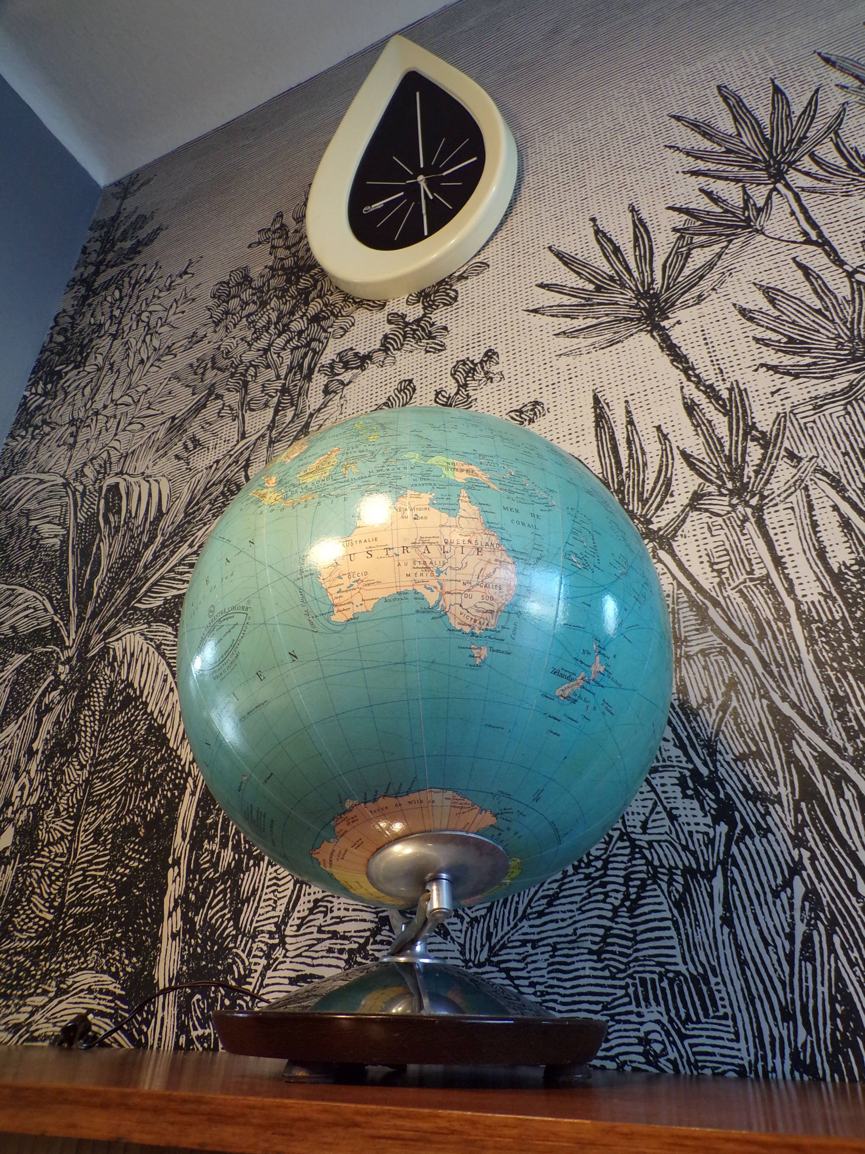 Columbus illuminated globe Ø32cm