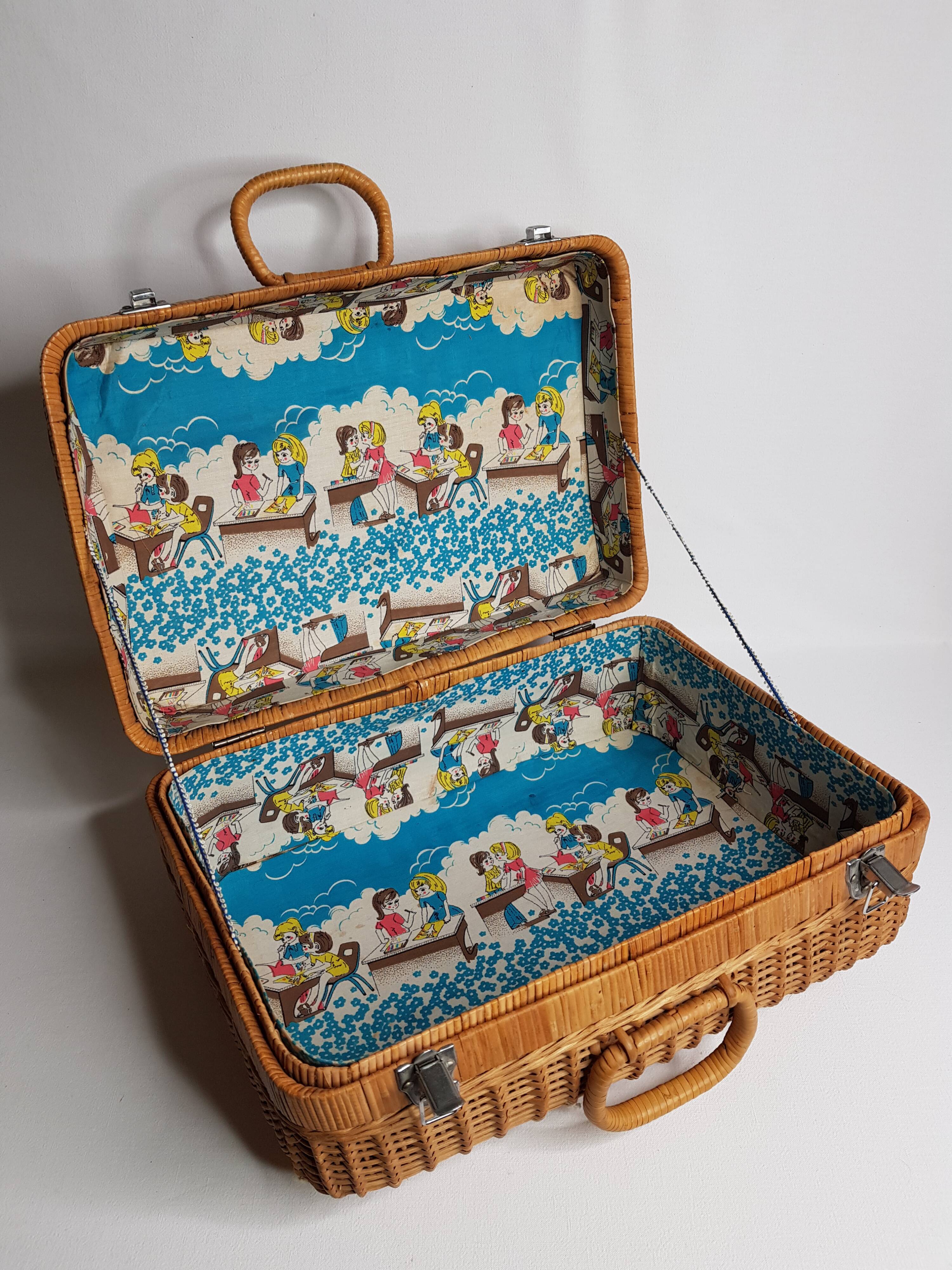 Wicker case or suitcase with vintage fabric lining