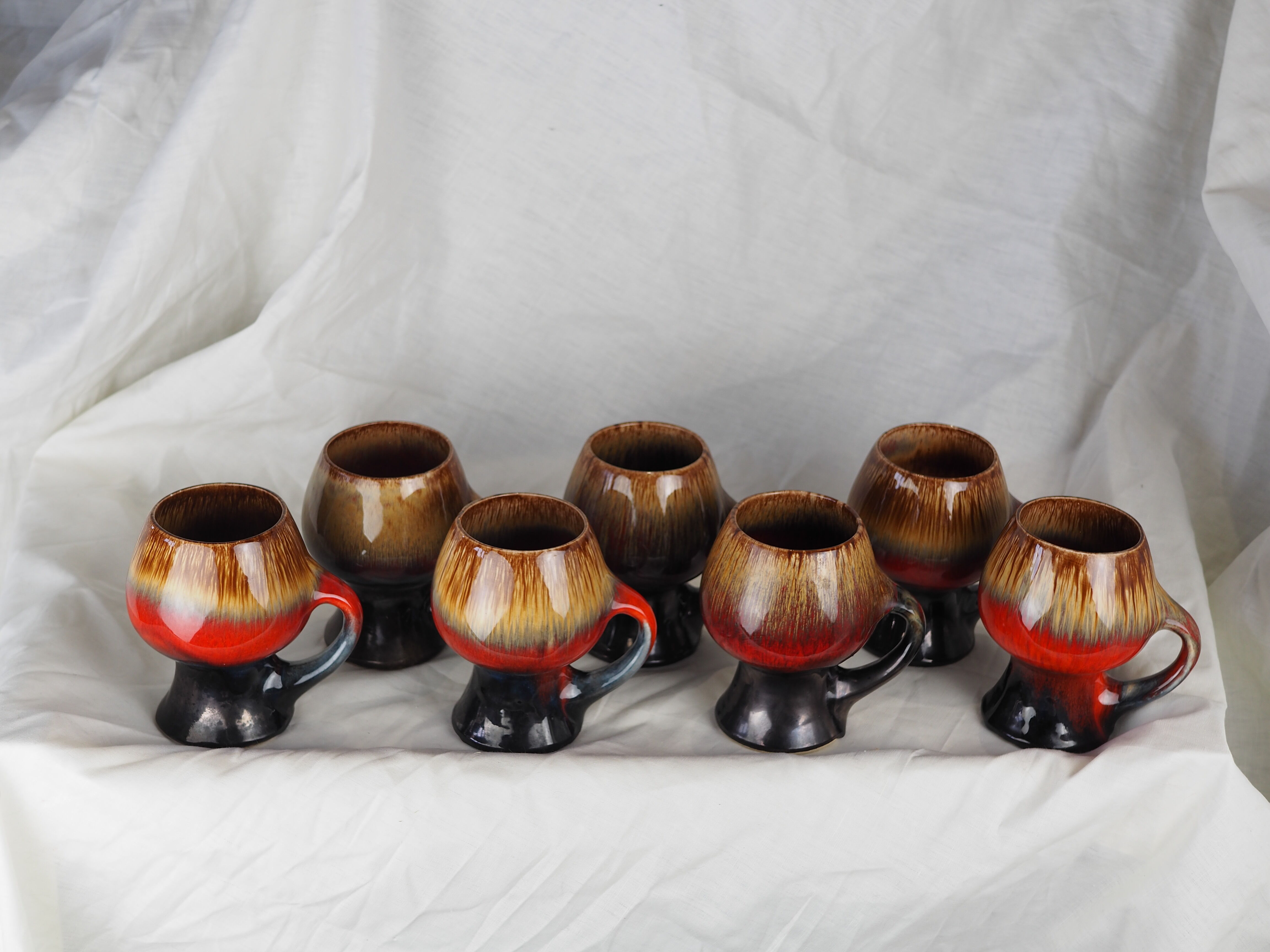 Seven large brown, black and red volcanic free-form mugs - Vallauris, Fat lava - 60s / 70s