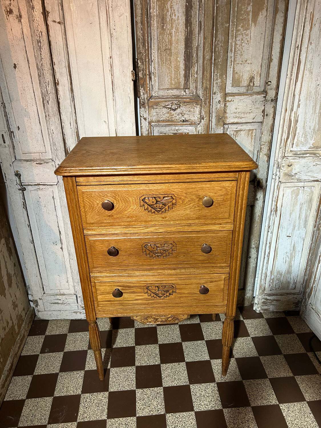 Small Art Deco chest of drawers with 3 drawers in light oak.