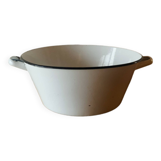 Large vintage basin in white enameled sheet metal