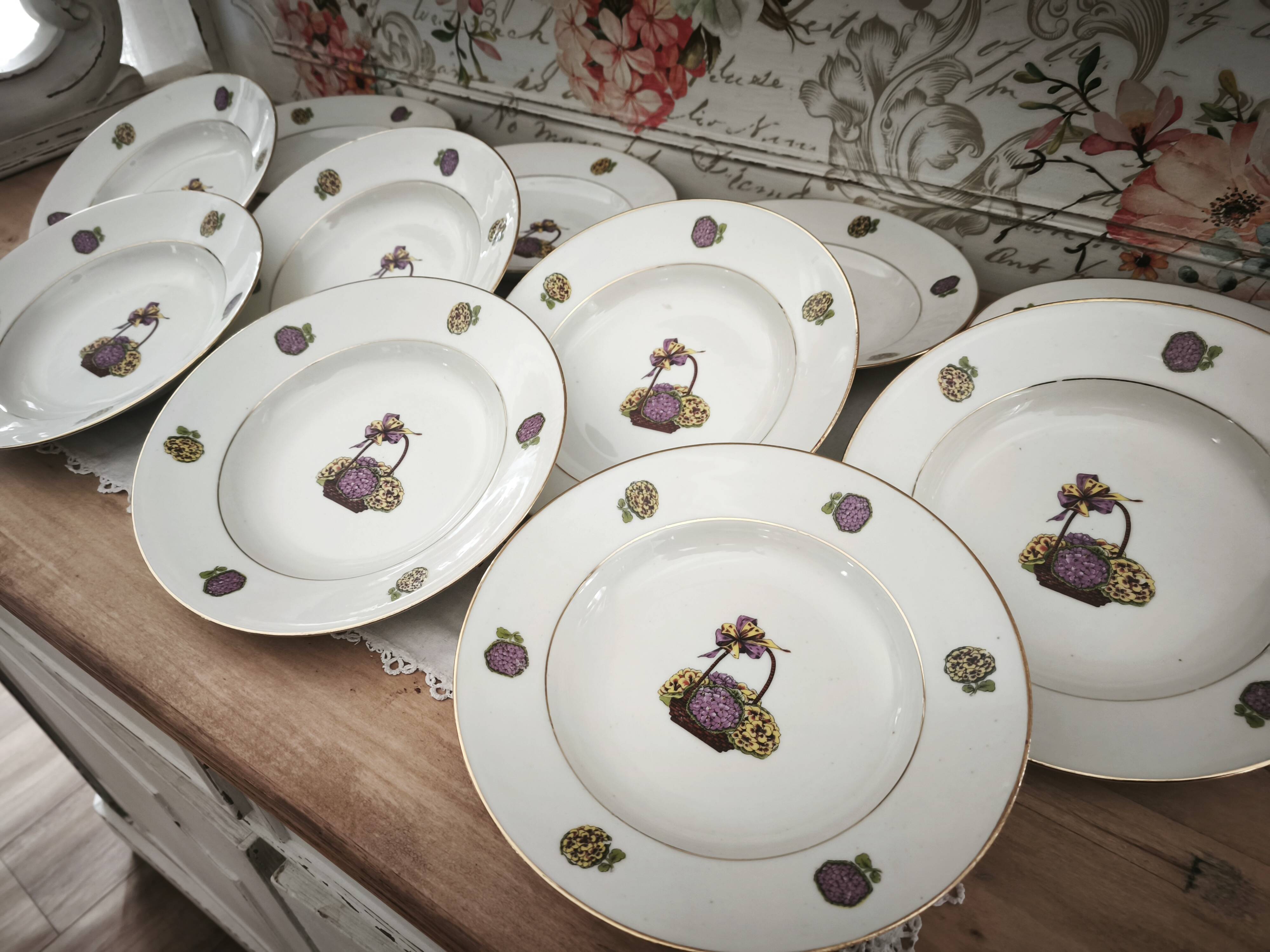Lot de 11 assiettes creuses Limoges France décor panier d'hortensias