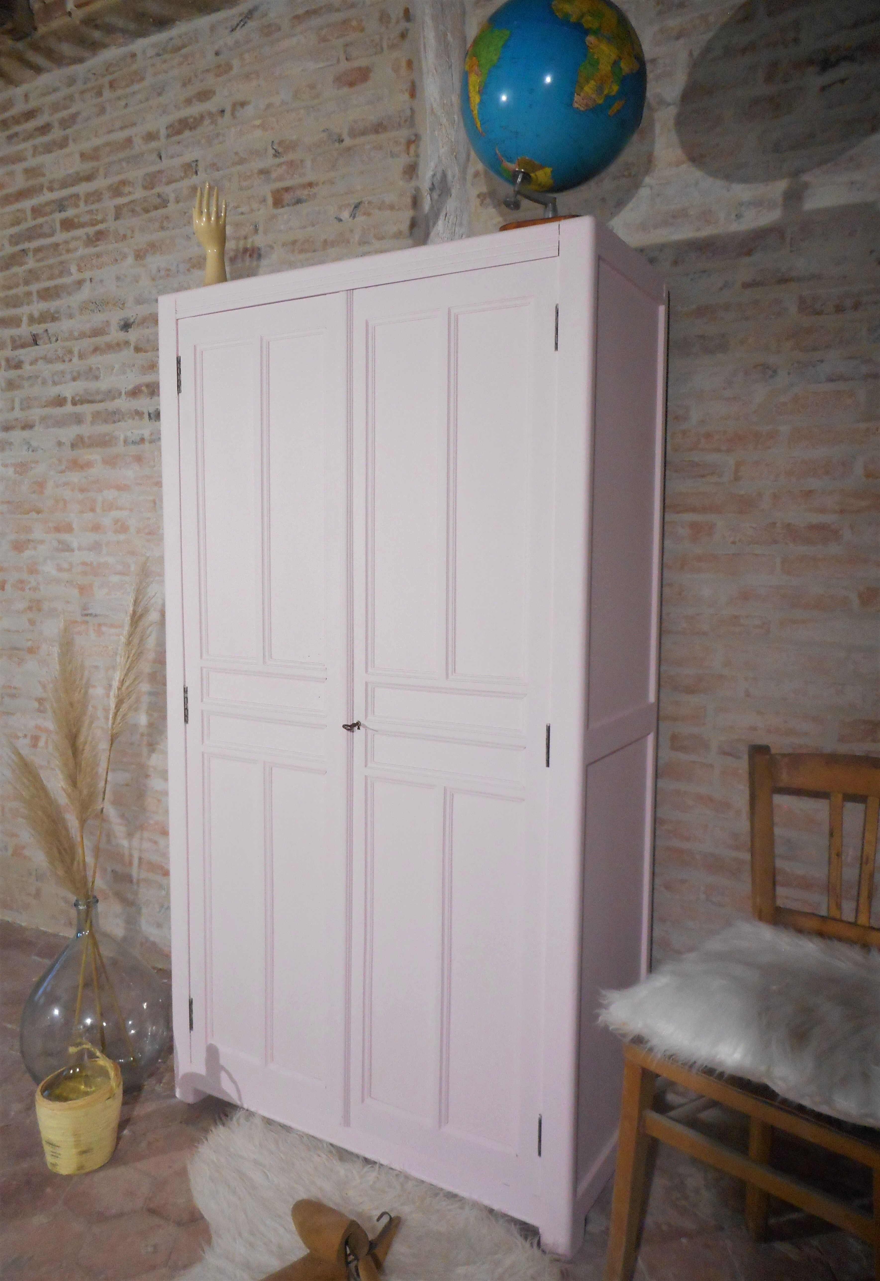 Armoire parisienne