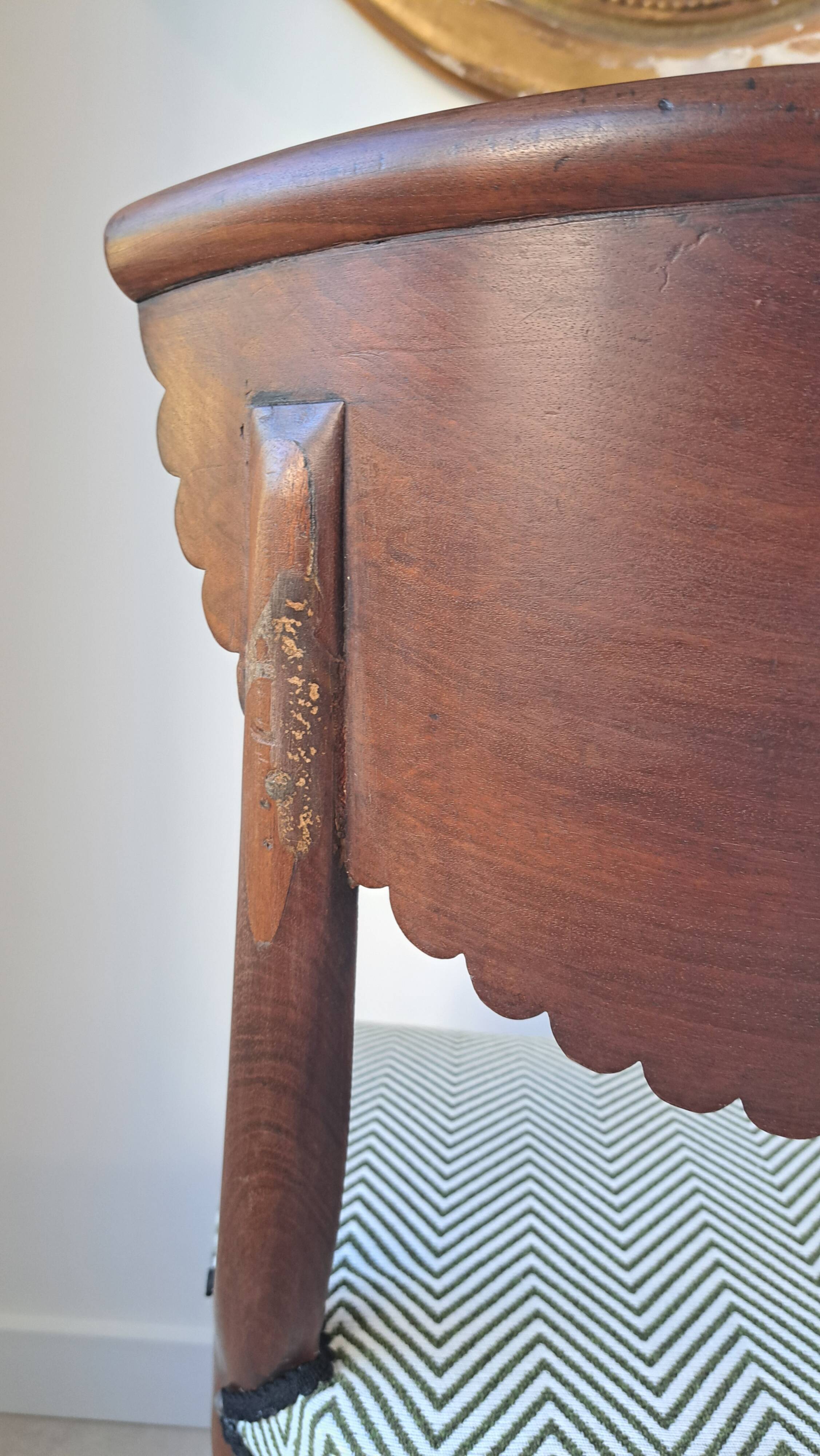 Pair of mahogany gondola chairs – Empire style – 20th century, restored