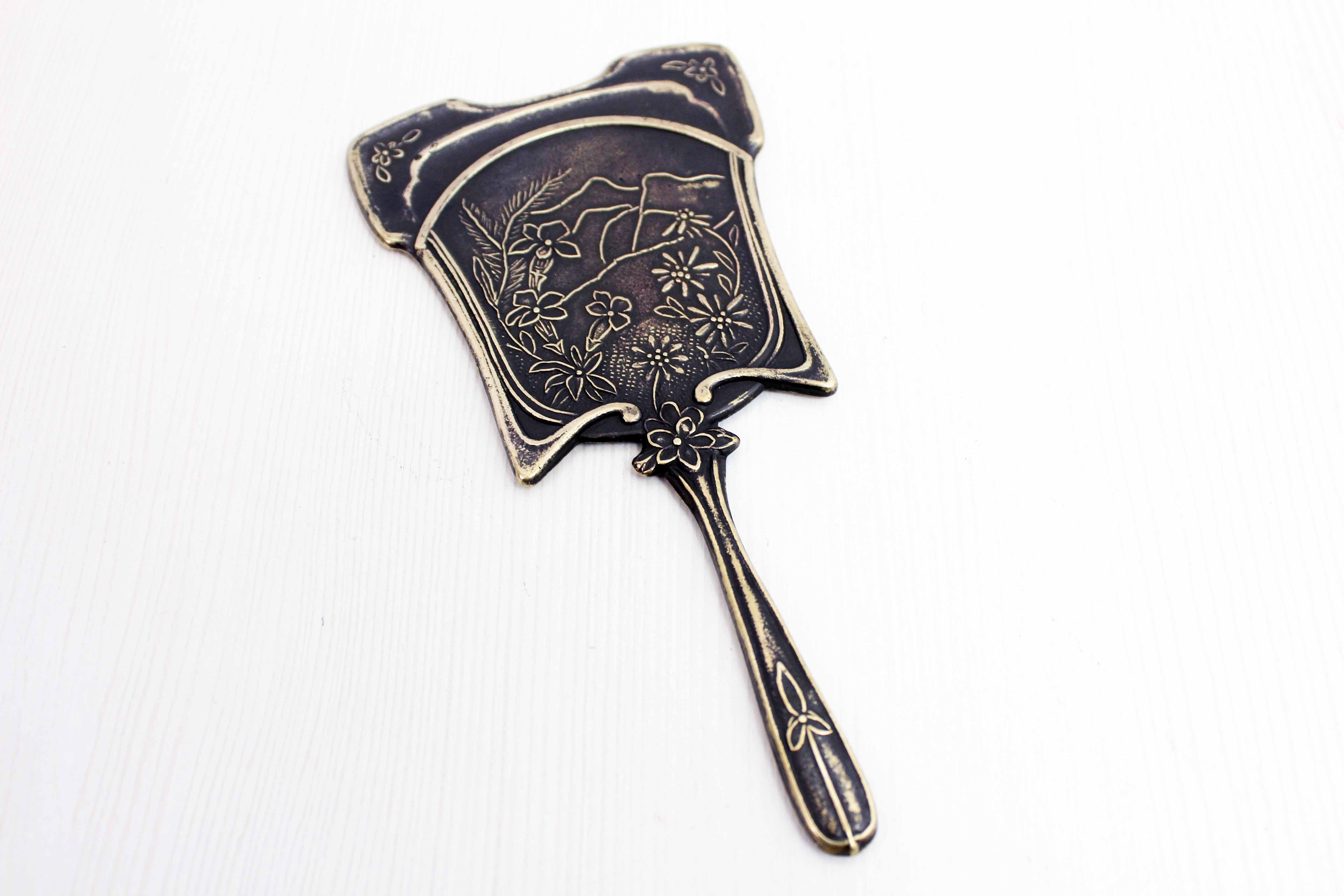 Art Deco hand mirror in bronze 8x17cm