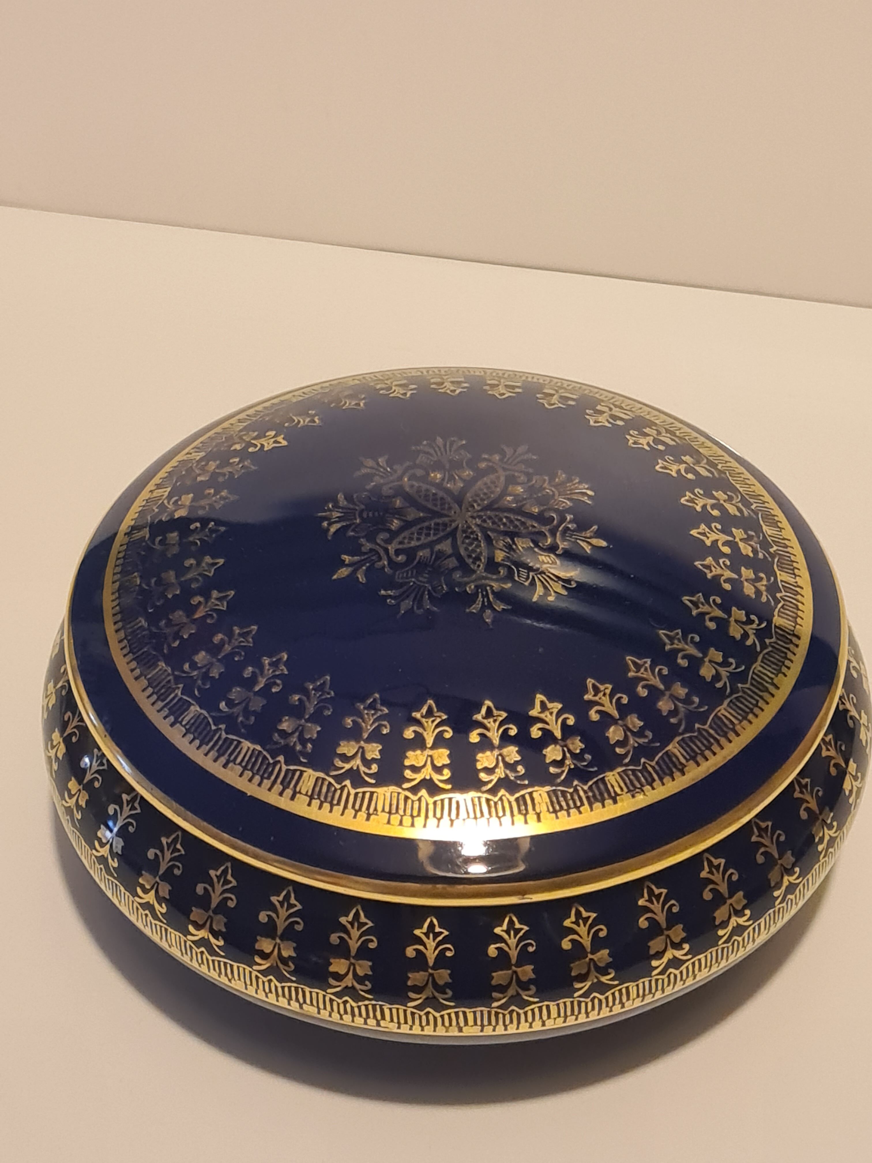 Boîte porcelaine de Limoges Bleu et Or décor floral