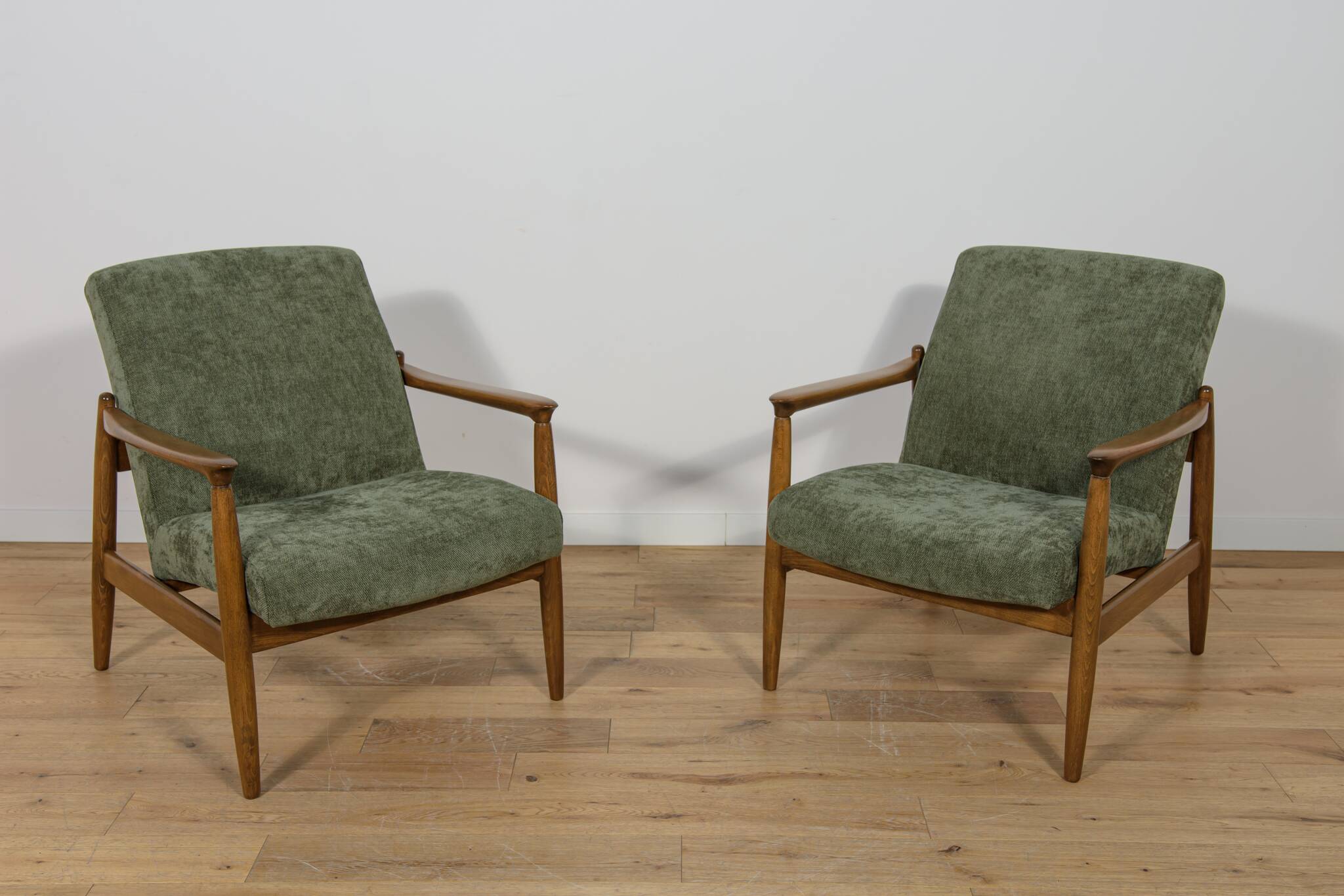 Mid-Century GFM-64 Armchairs by Edmund Homa for Gościcińskie Furniture Factory, Poland, Set of 2