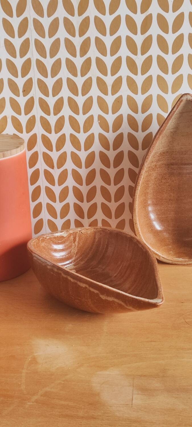 Glazed stoneware bowls for aperitifs or as catchalls in the shape of a walnut, signed.