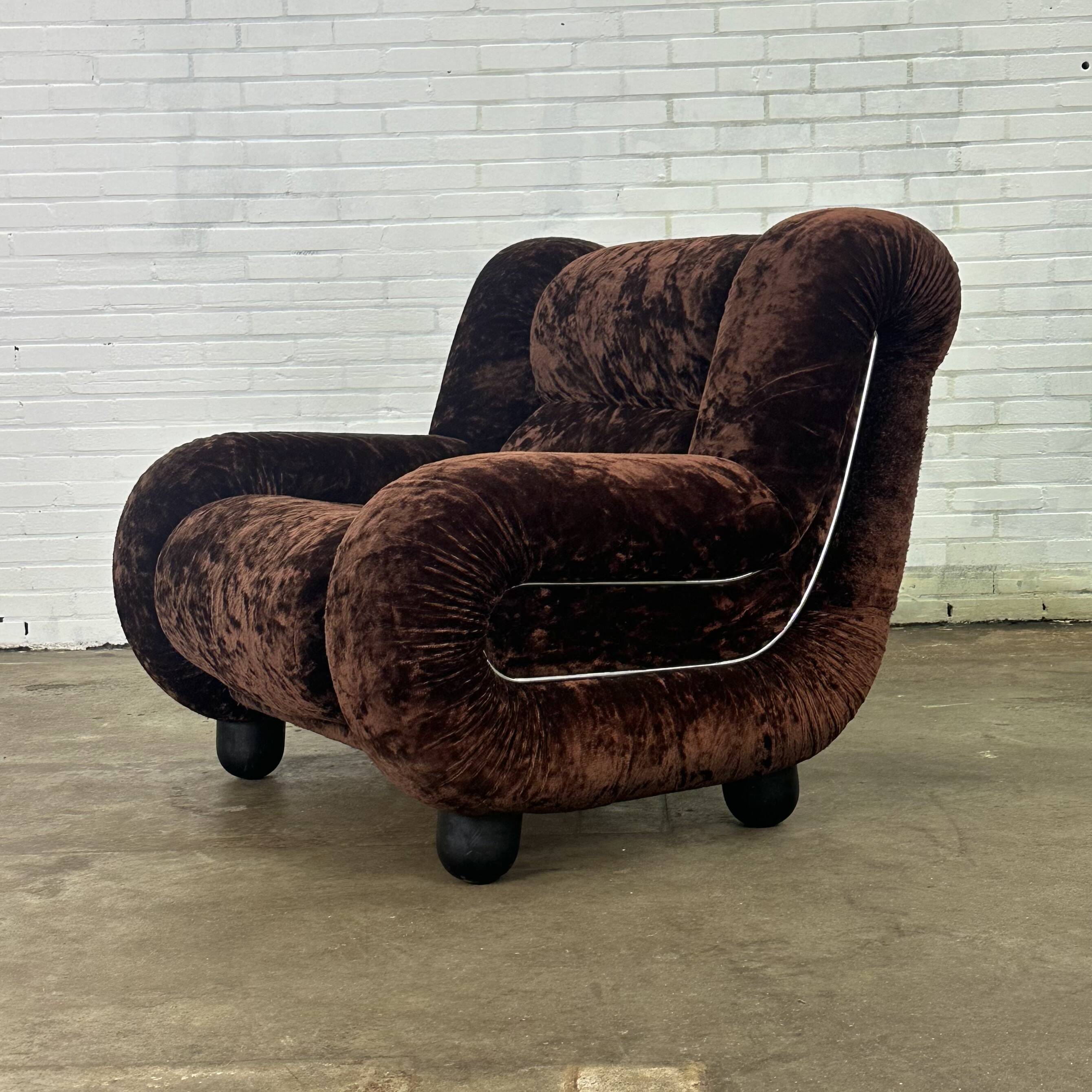 Fauteuil vintage italien en velours marron foncé