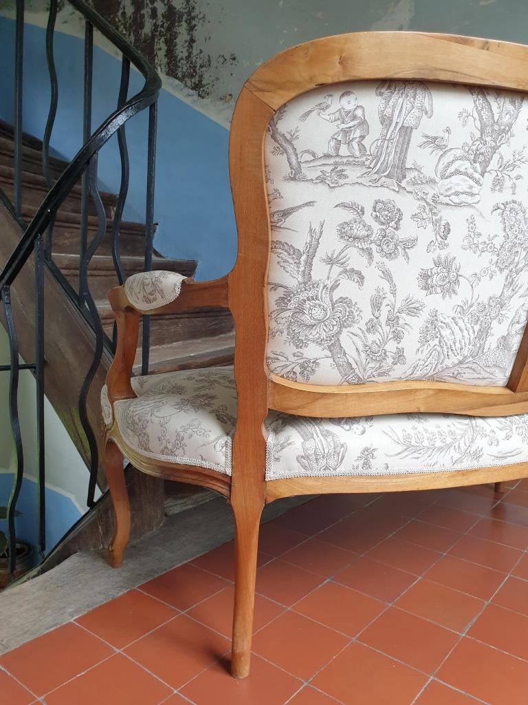 Louis XV style convertible sofa toile de Jouy Chinoiseries
