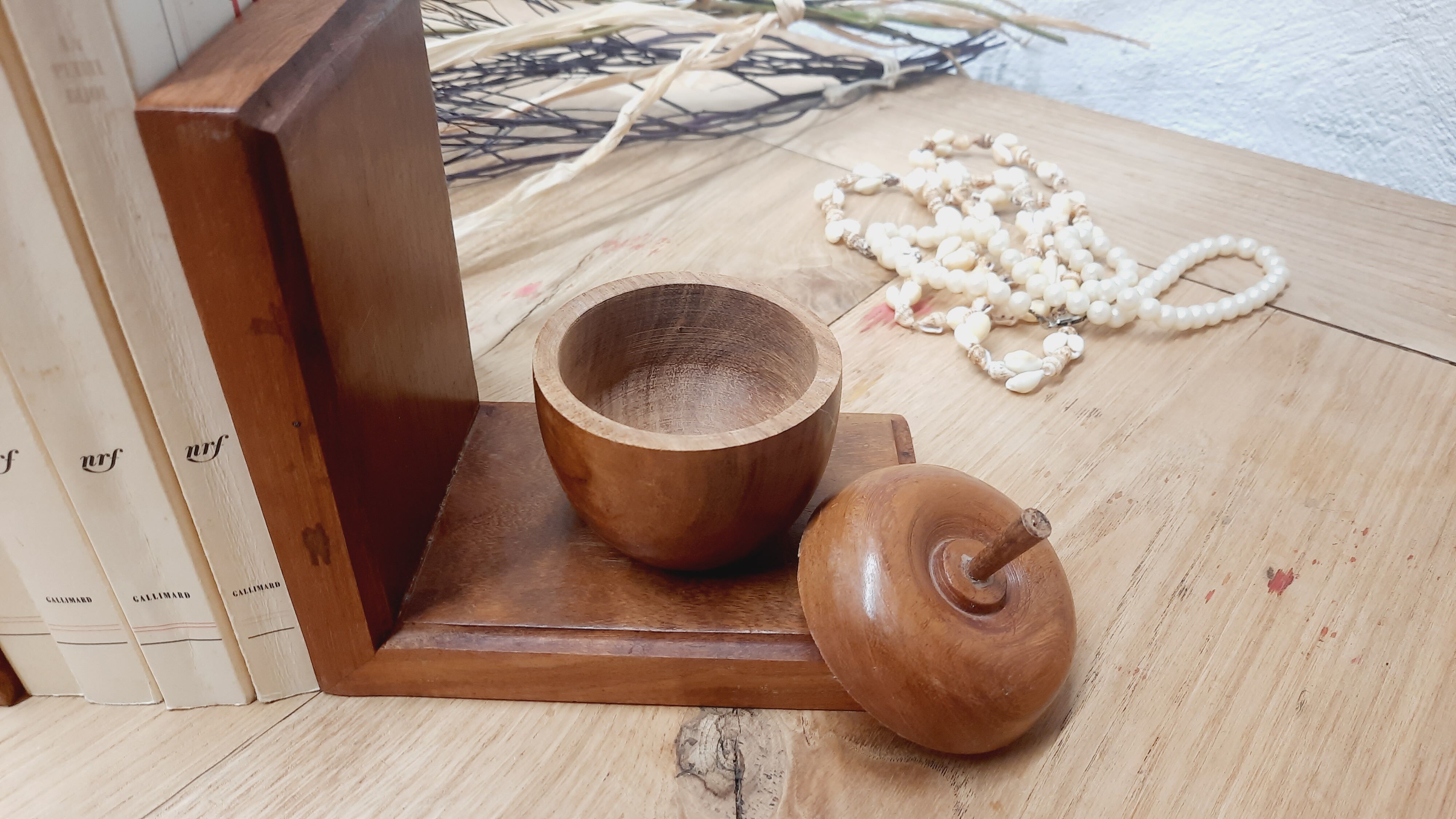 Greenhouse books "Apples" carved wood