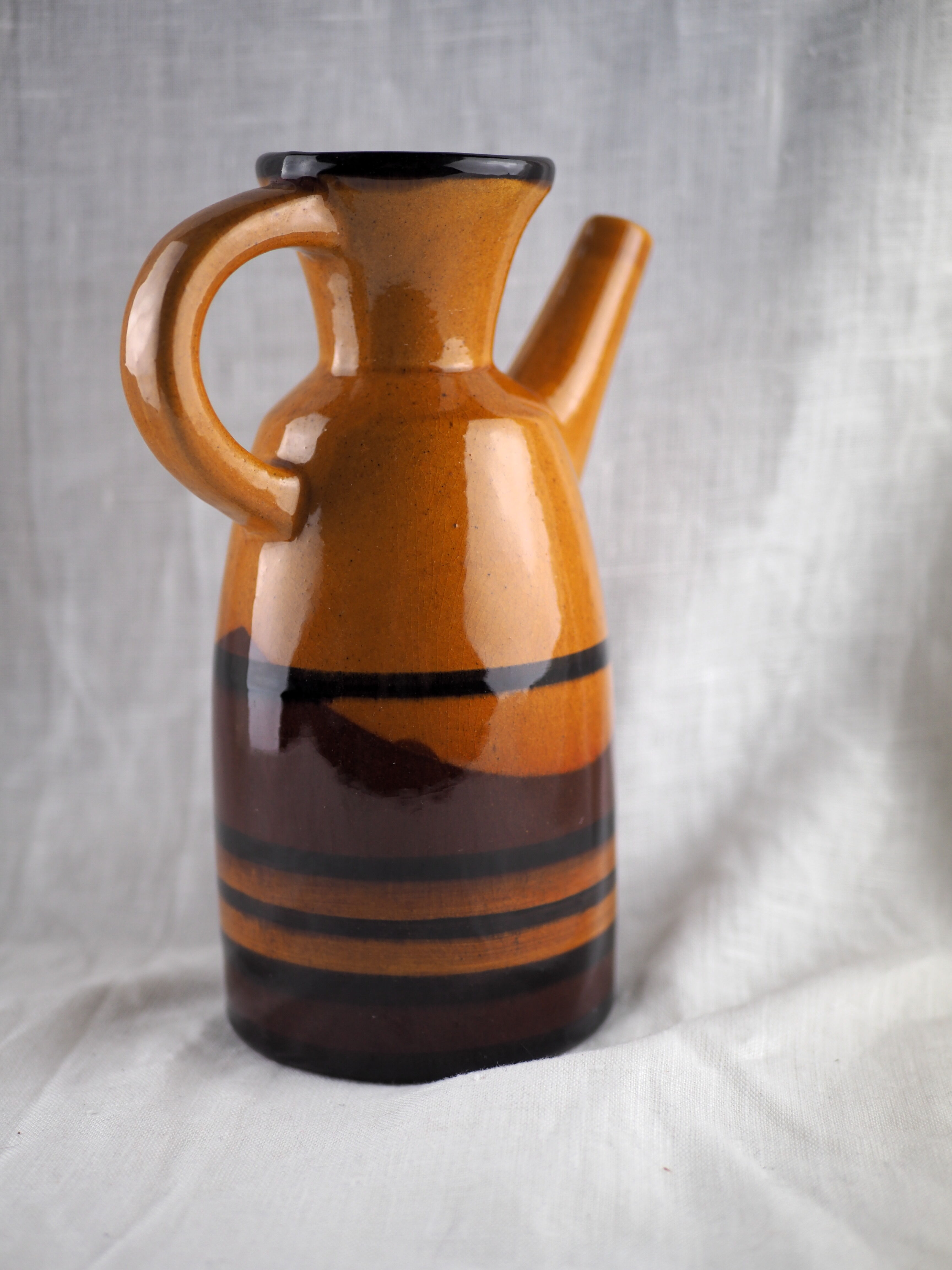 Water pitcher, vibe sixties black and ochre - anonymous - 50s / 60s