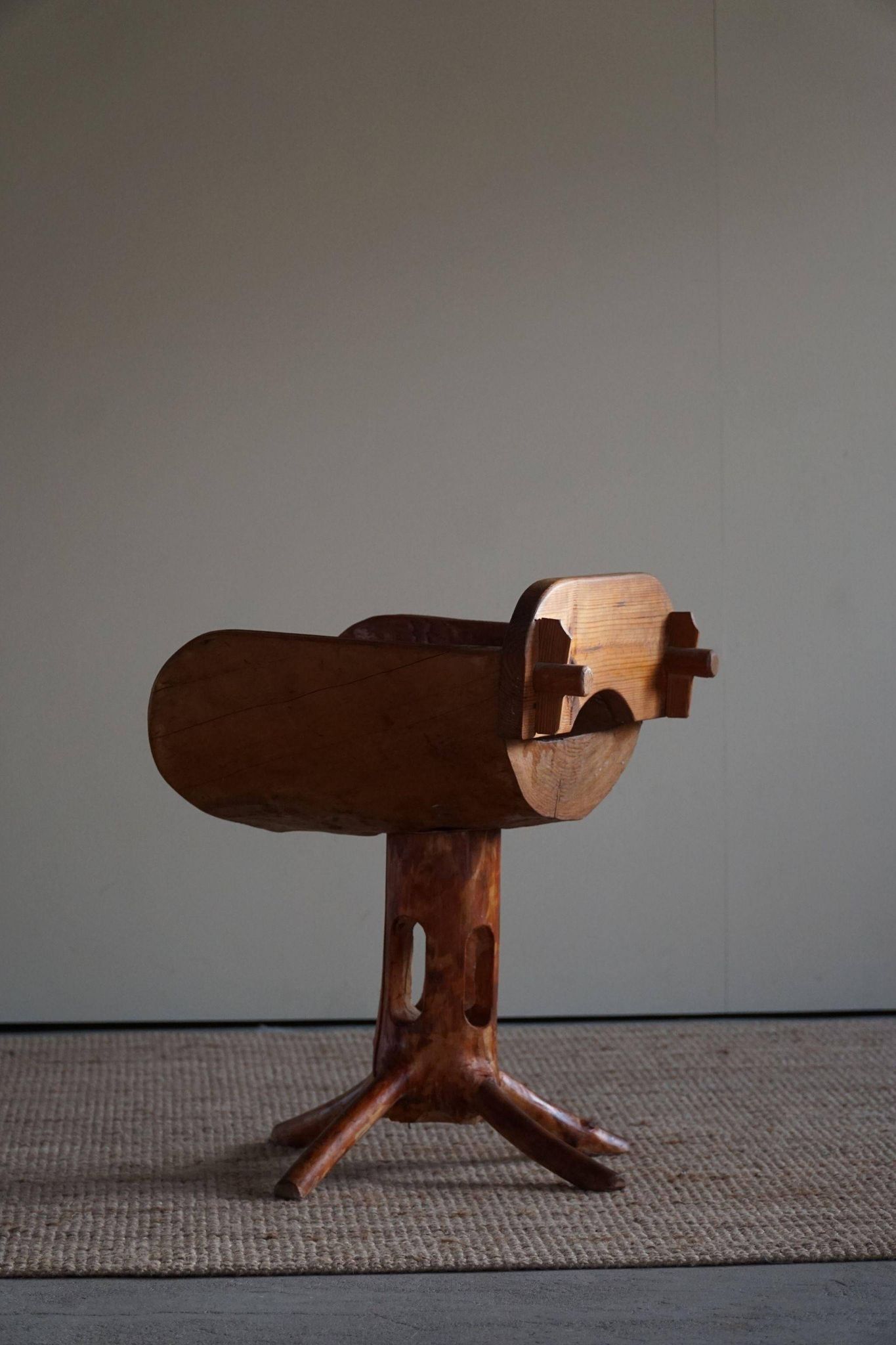 Unique sculptural pedestal armchair by the Finnish Matti Martikka in solid pine, 1960s.
