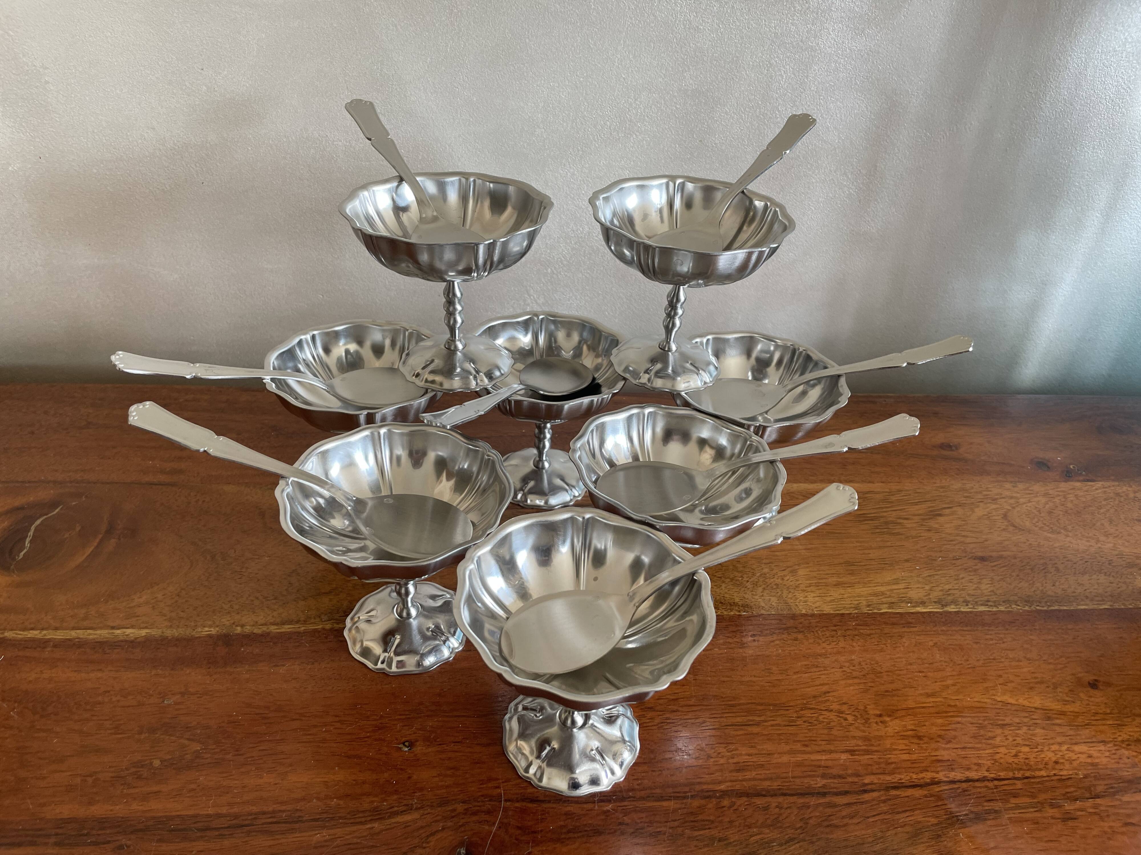 8 ice cream cups and spoons