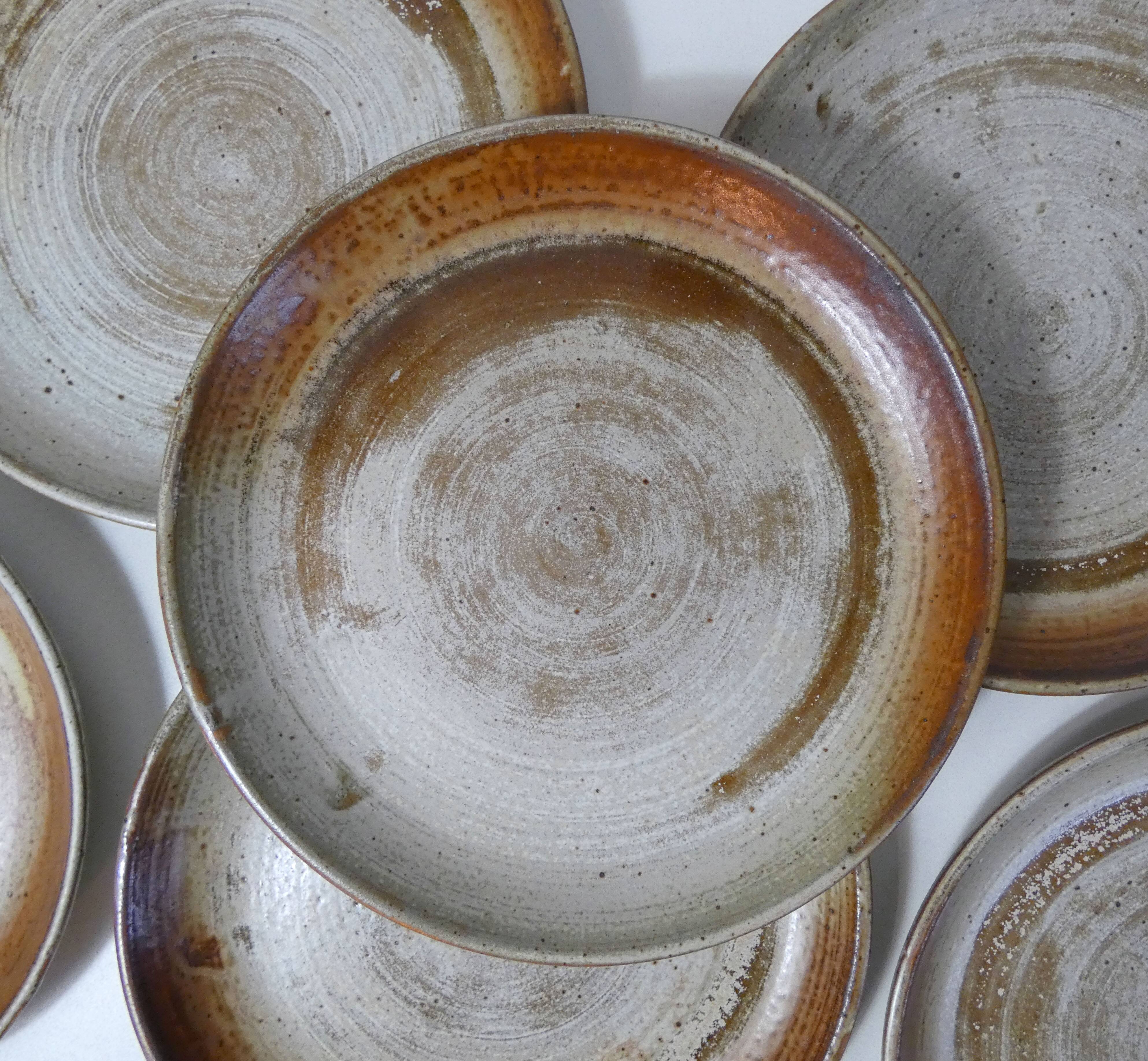 6 flat plates in Vintage stoneware