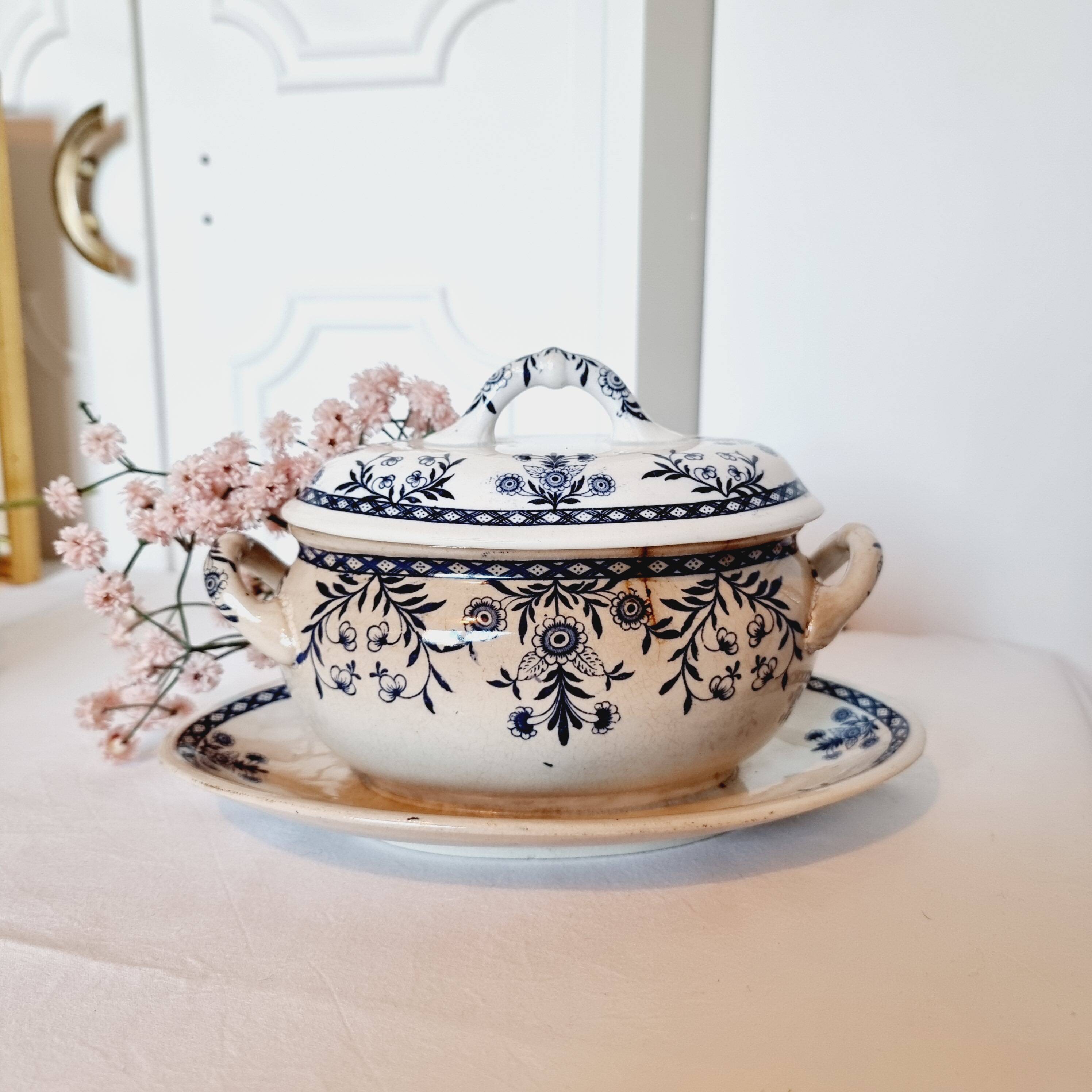 Antique Saucer Boat in Blue and White Porcelain with Floral Decor from France, 19th century