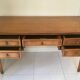 Bureau style Directoire 5 tiroirs et tablettes latérales