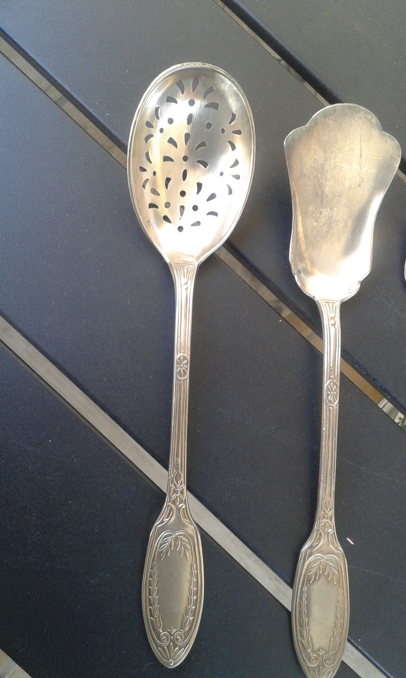 Box consisting of 4 mignardise service covers